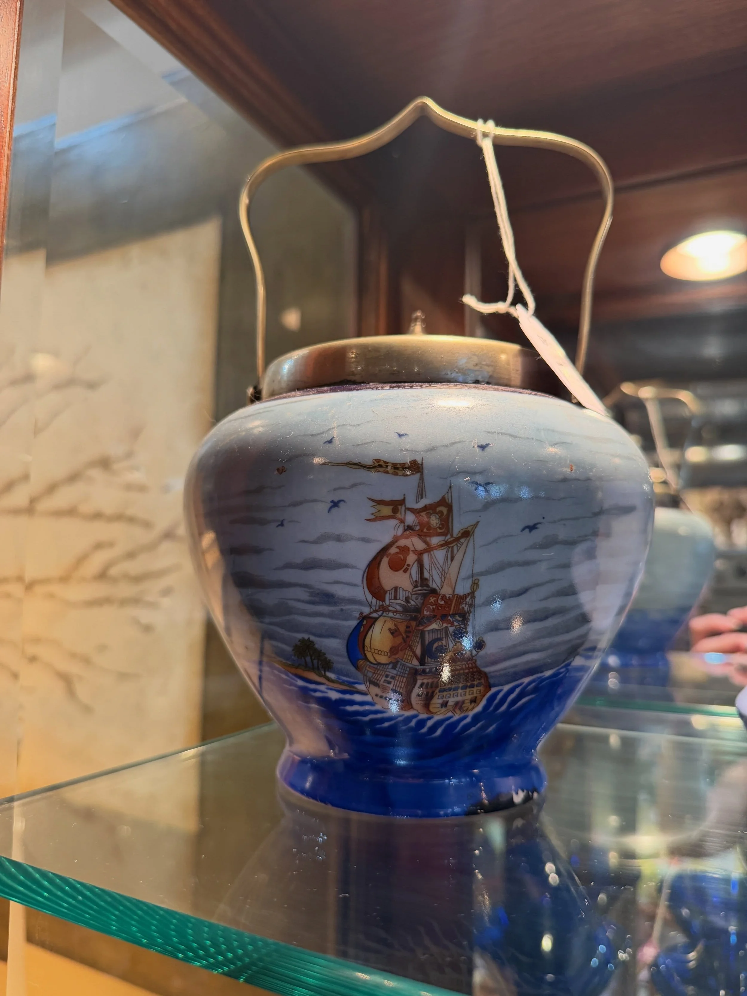 A little shop refresh for you this Thursday. Loving the pops of blues throughout the store. Stop by and take a stroll. 

Shop local at:
Crossroads Estate Sales Downtown Troy
113-115 E Main St.
Troy, OH 45373

Hours: Monday-Saturday 10-5