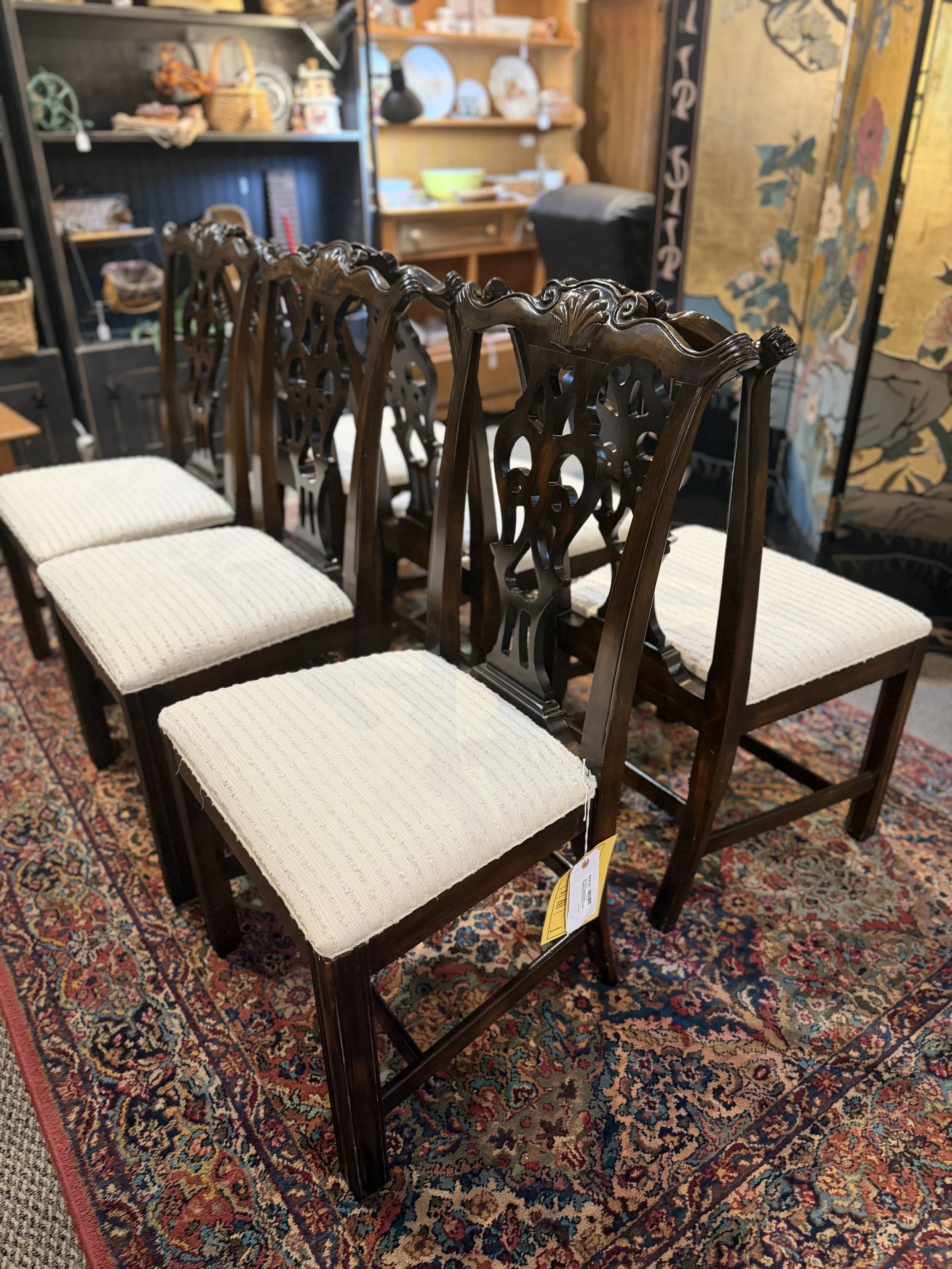 Set of 6 Traditional Style Chippendale Chairs $900