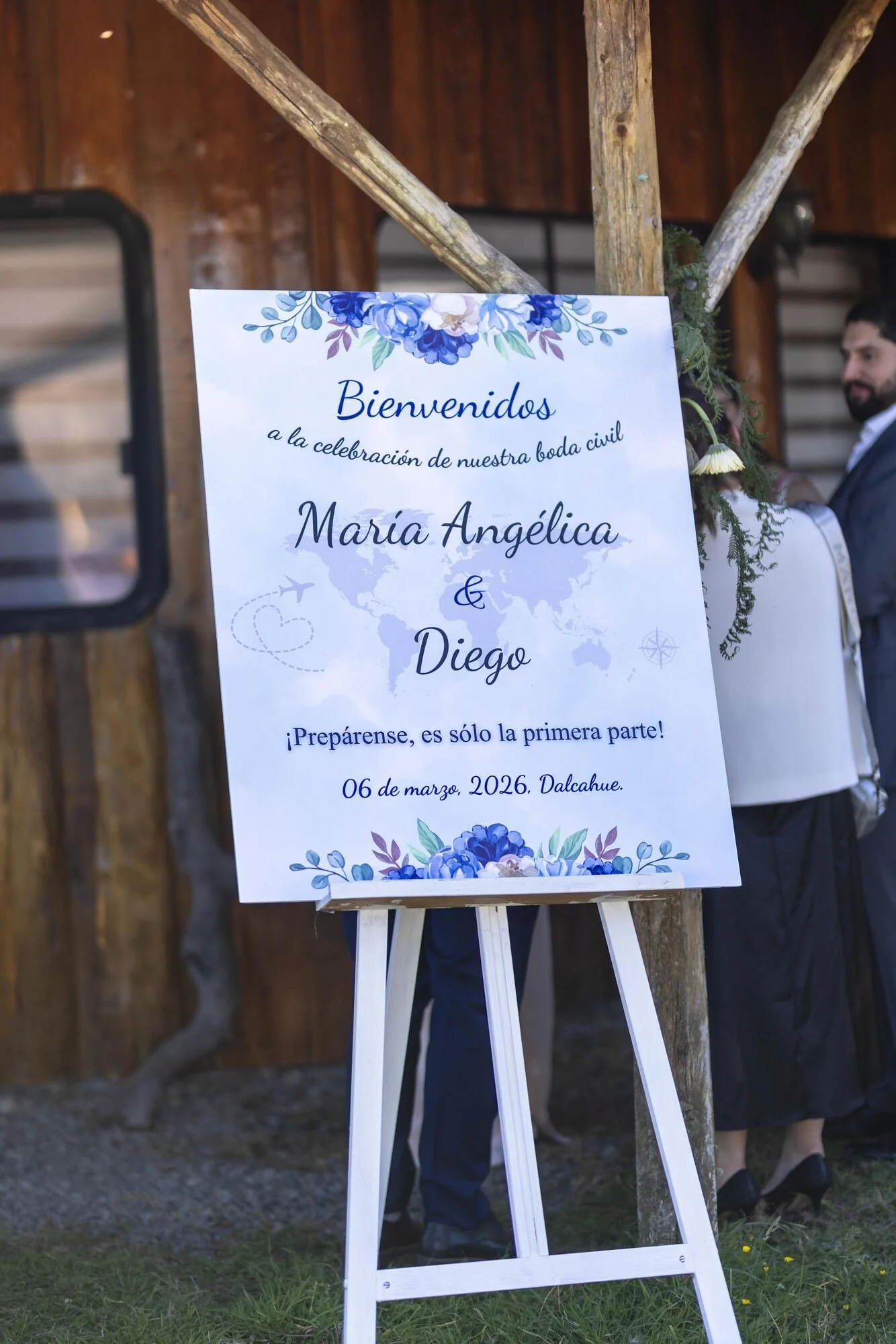 Letrero de bienvenida a la celebración del matrimonio civil en Dalcahue, Chiloé	