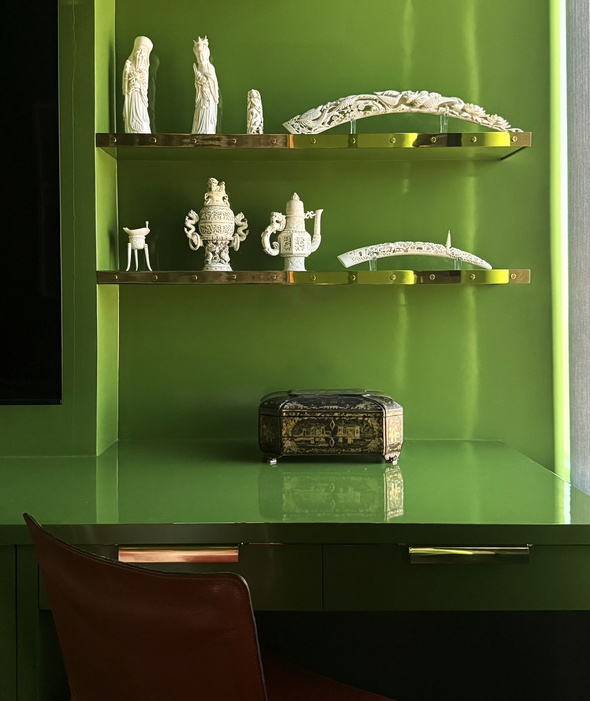 library_deskcorner.png