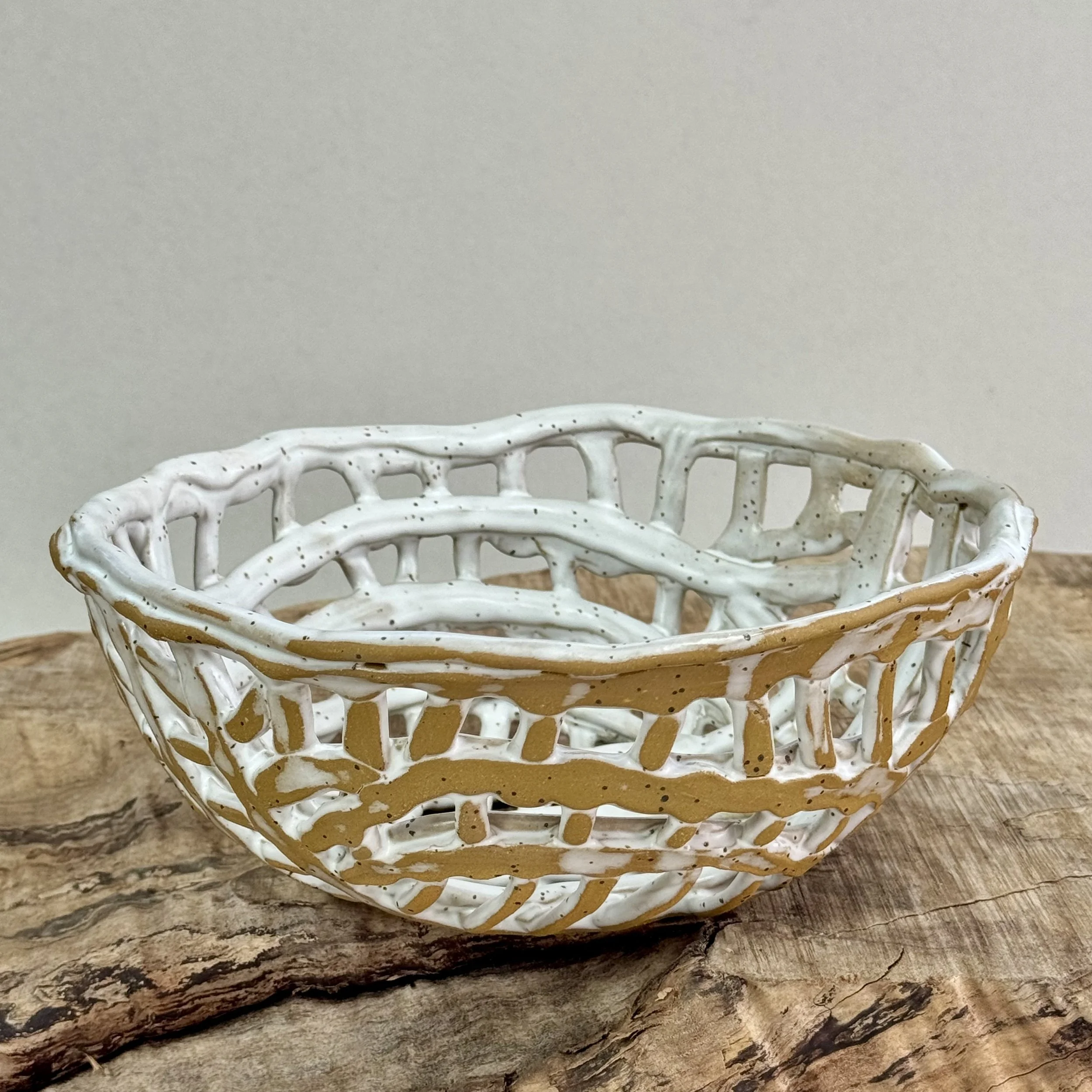 Coiled White Basket -medium