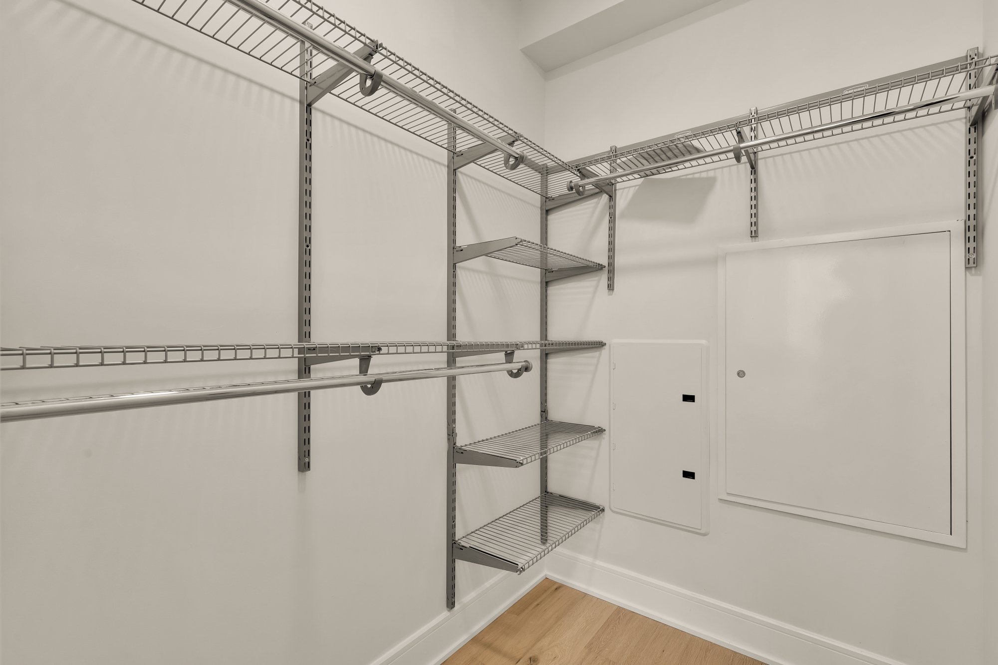 3319 12th St NE 7-0033.jpg