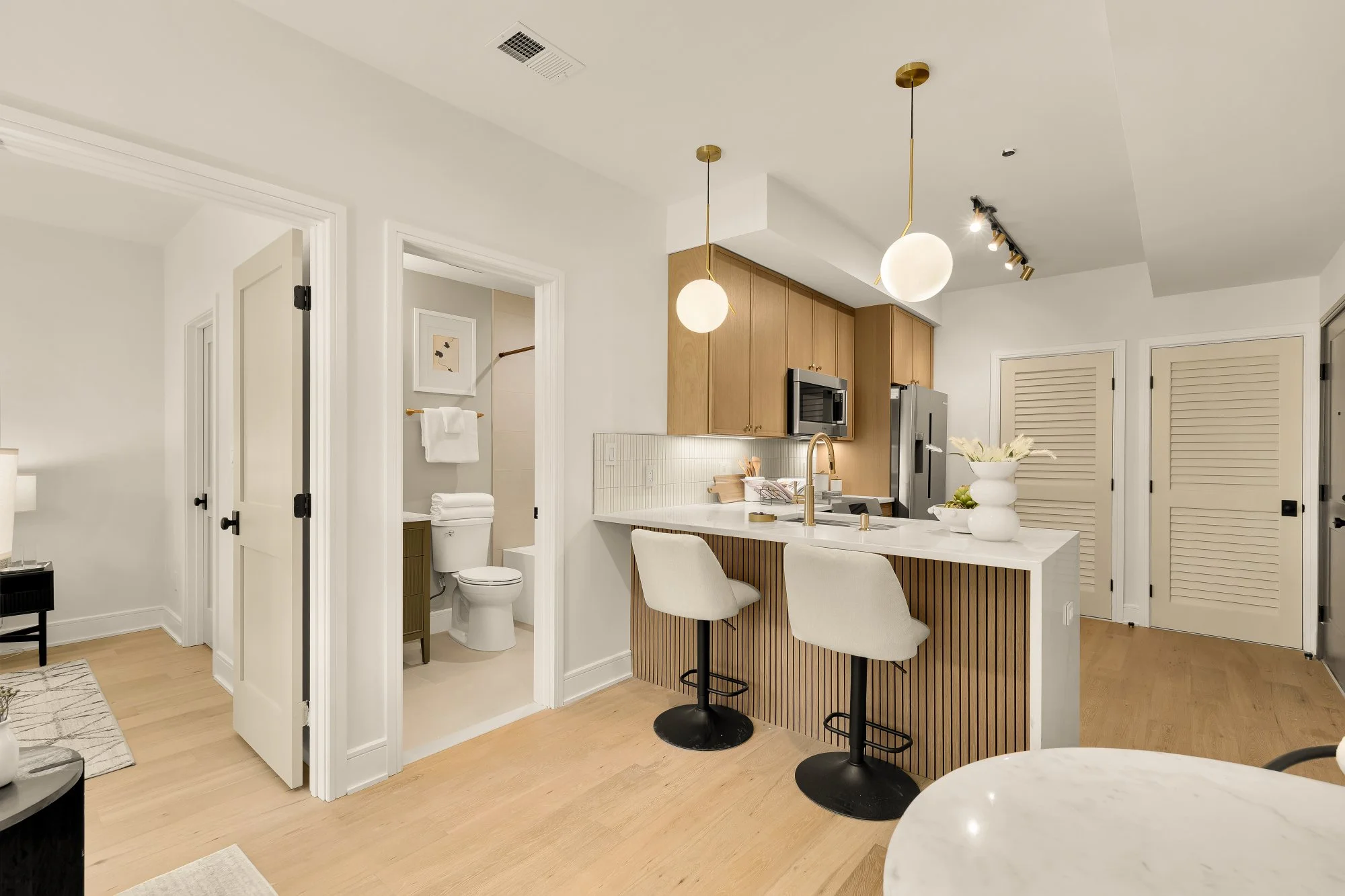 3319 12th St NE 7-0010.jpg