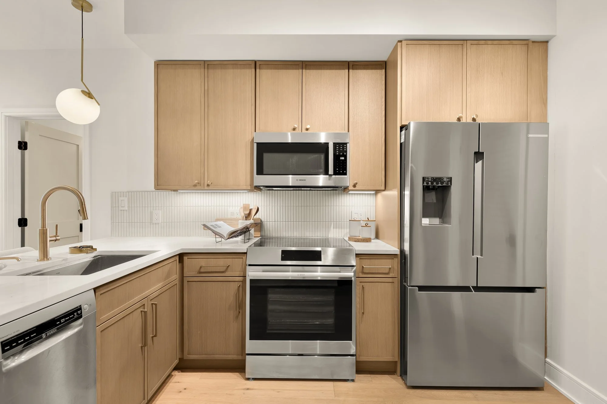 3319 12th St NE 7-0006.jpg