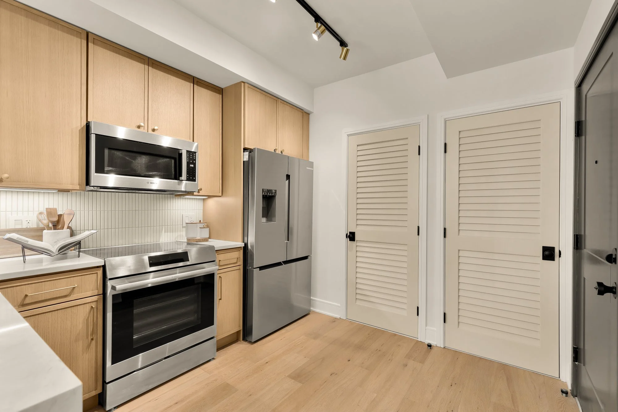 3319 12th St NE 7-0007.jpg