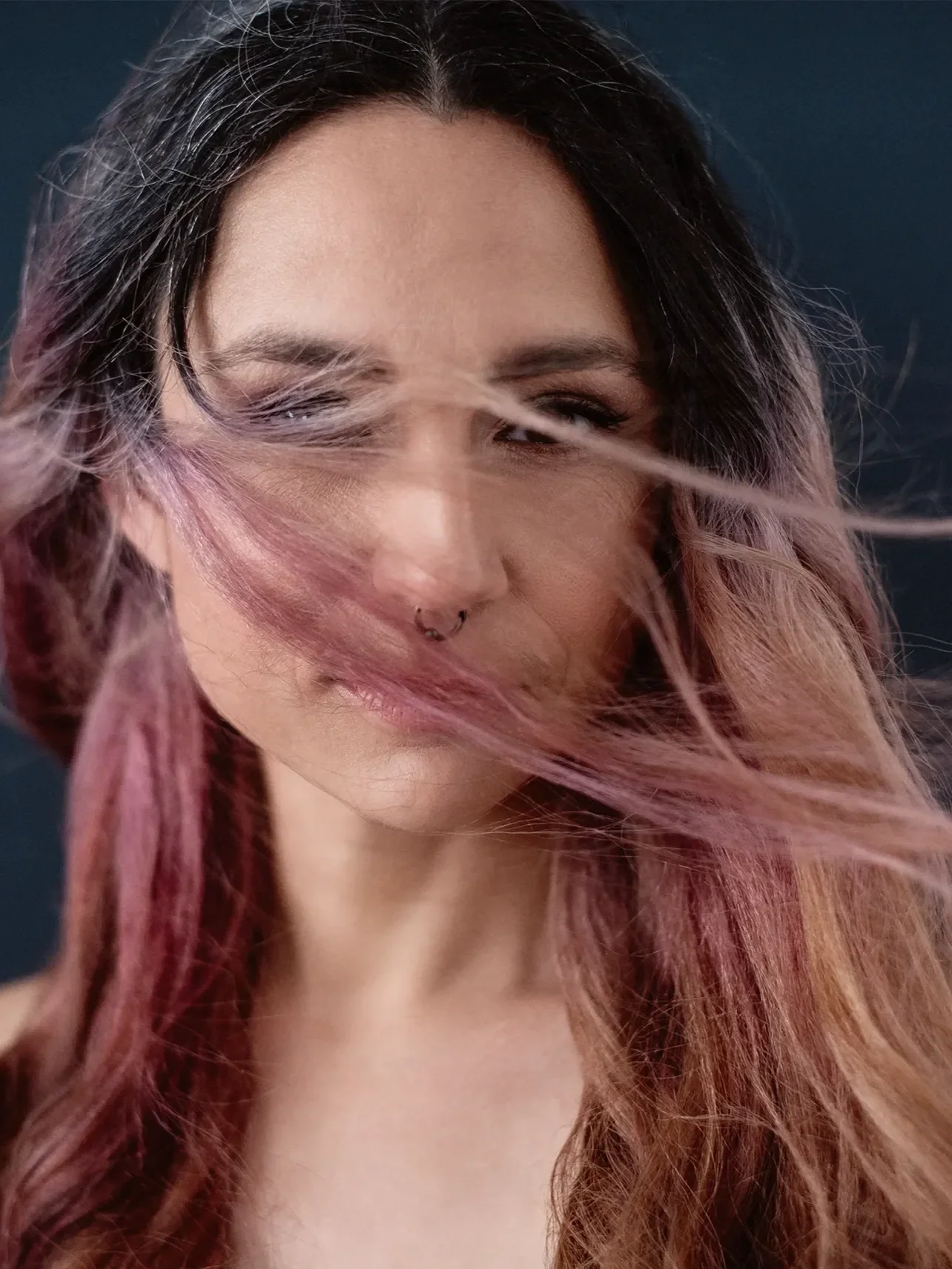 vividity-blowing-hair_01.webp