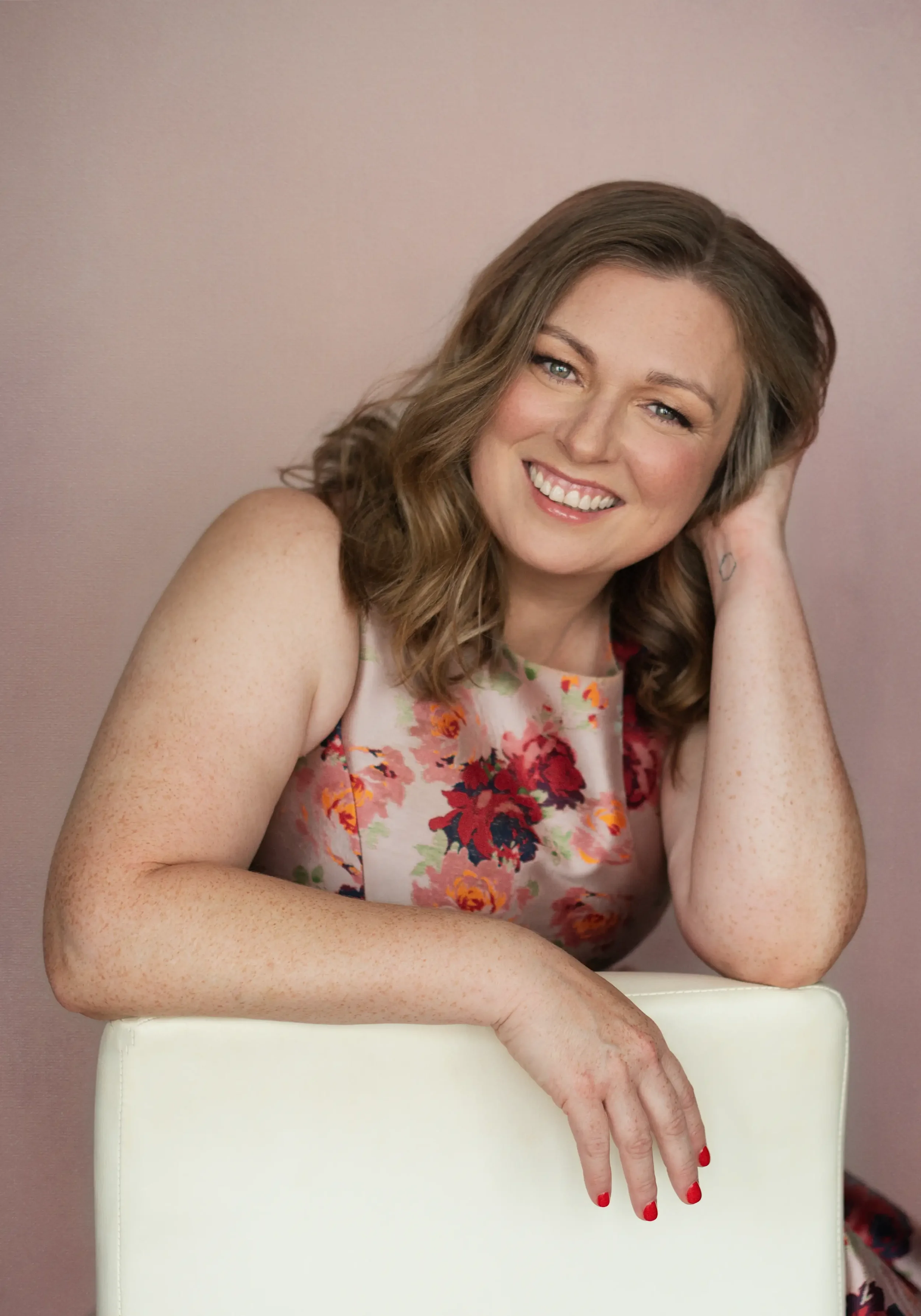 vividity-jennifer-taylor-chair_02.webp