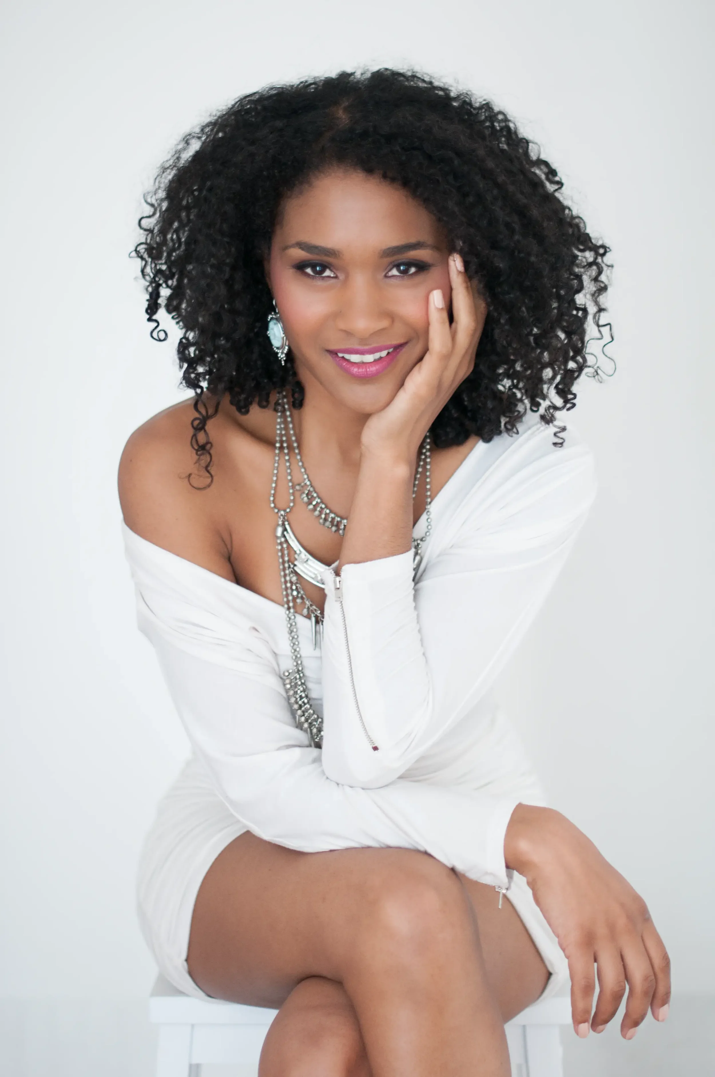 vividity-jennifer-taylor-curls_02.webp