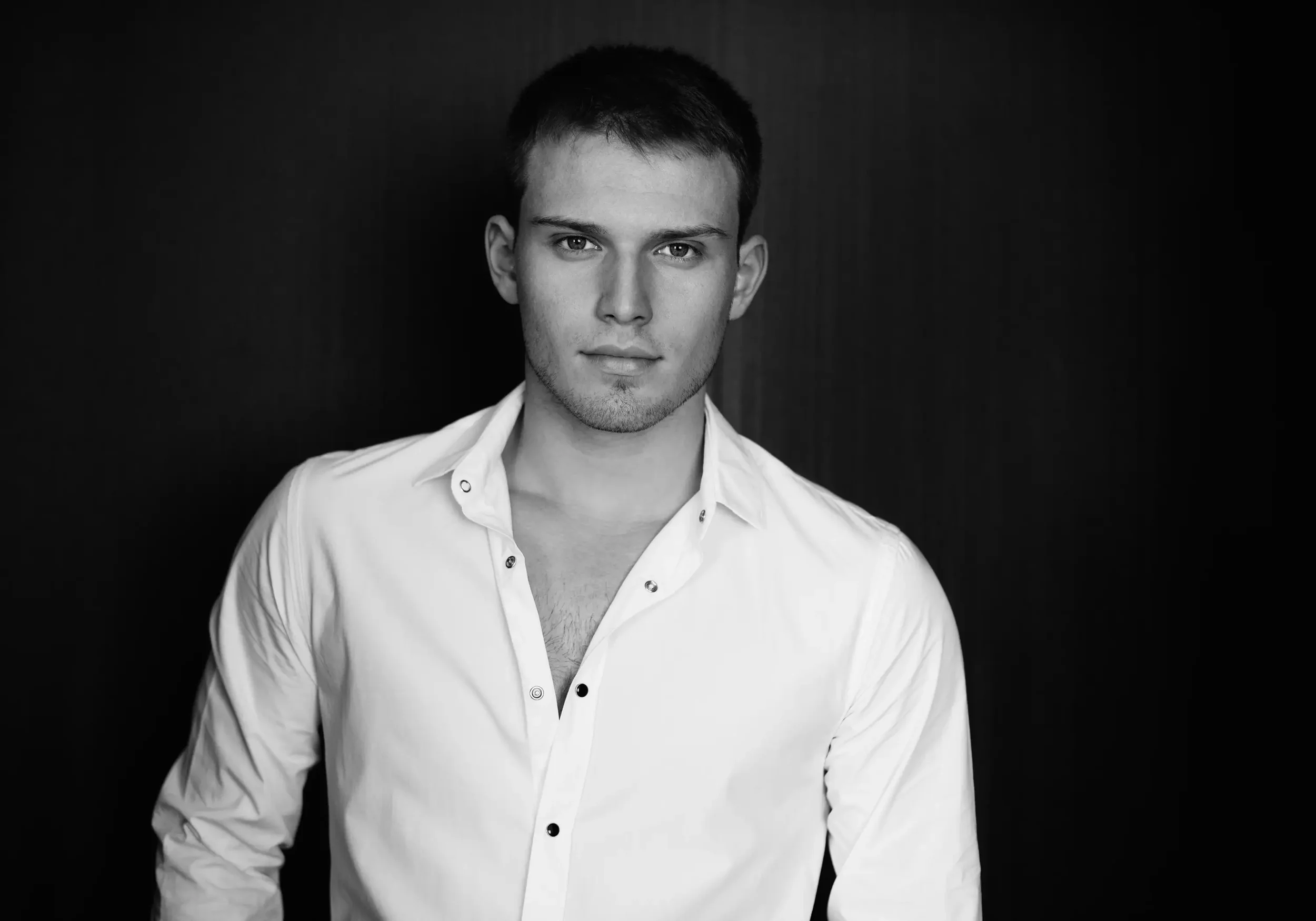 vividity-jennifer-taylor-men-Yates_381_bw.webp