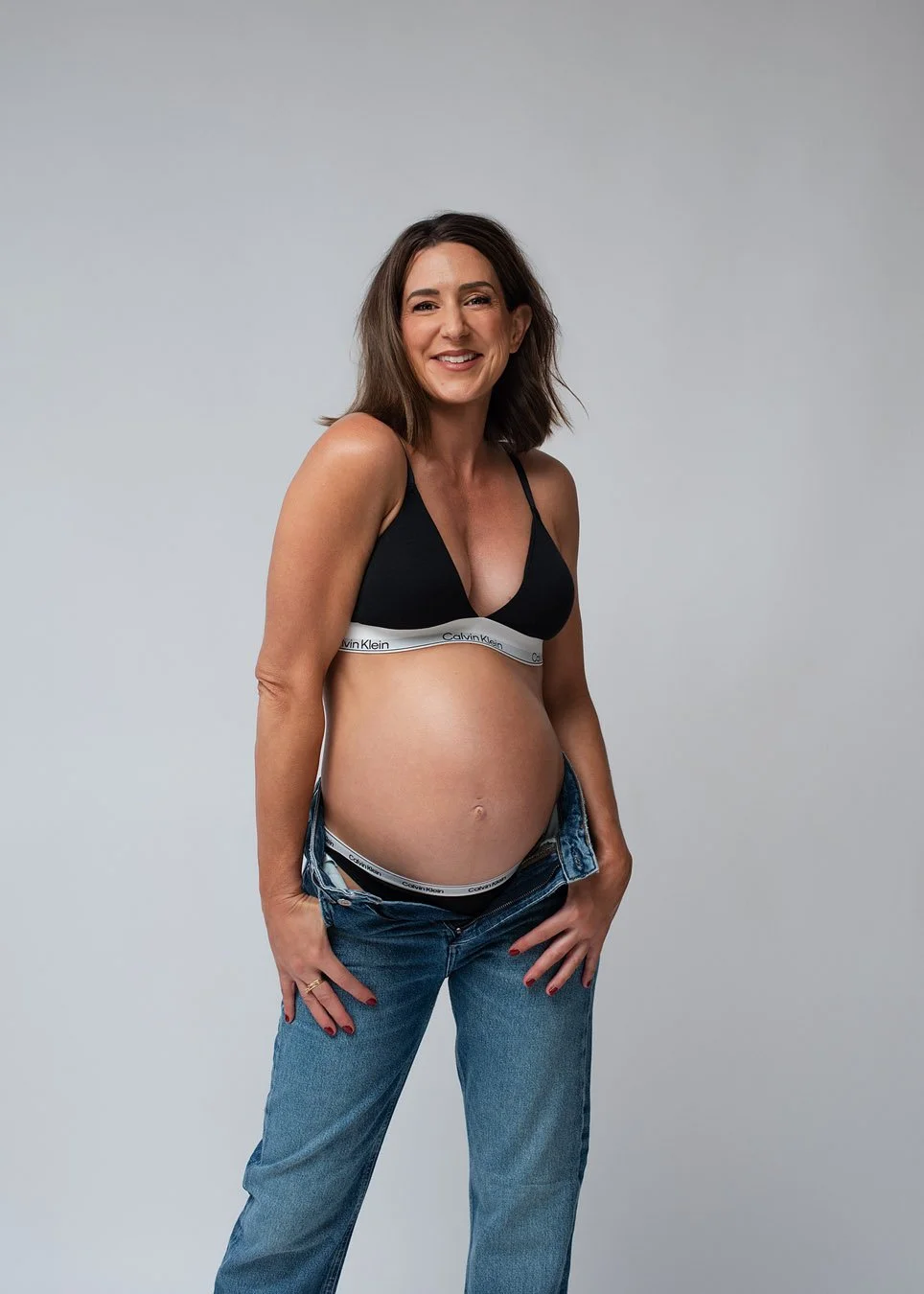 Anna Robertson_maternity 2026_0116-Evoto_5x7.jpg
