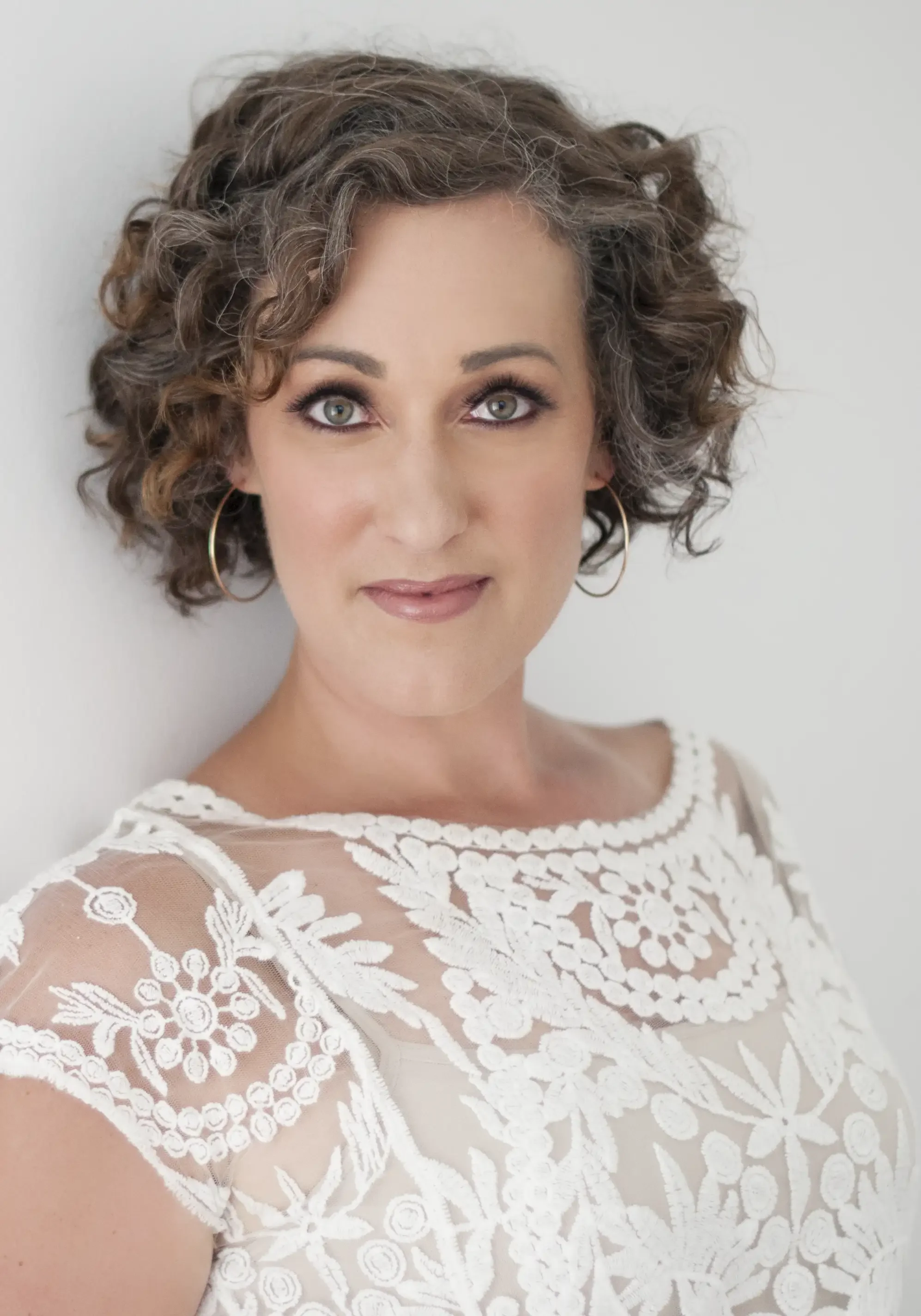 vividity-jennifer-taylor-curls_01.webp