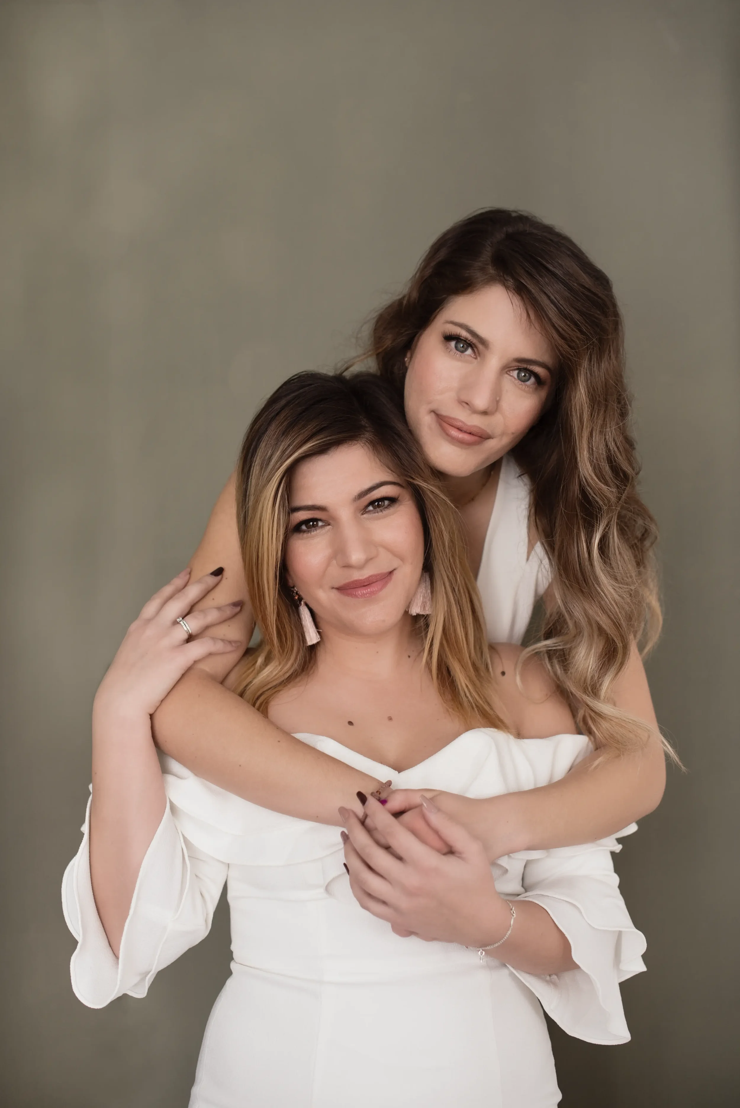 vividity-jennifer-taylor-sisters_01.webp