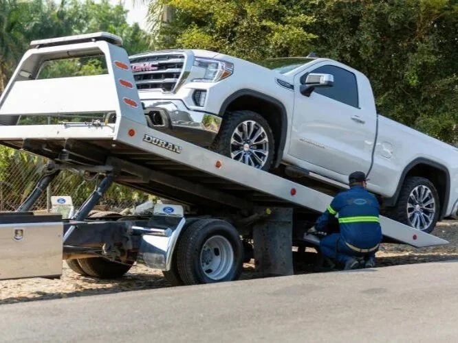 Towing service truck