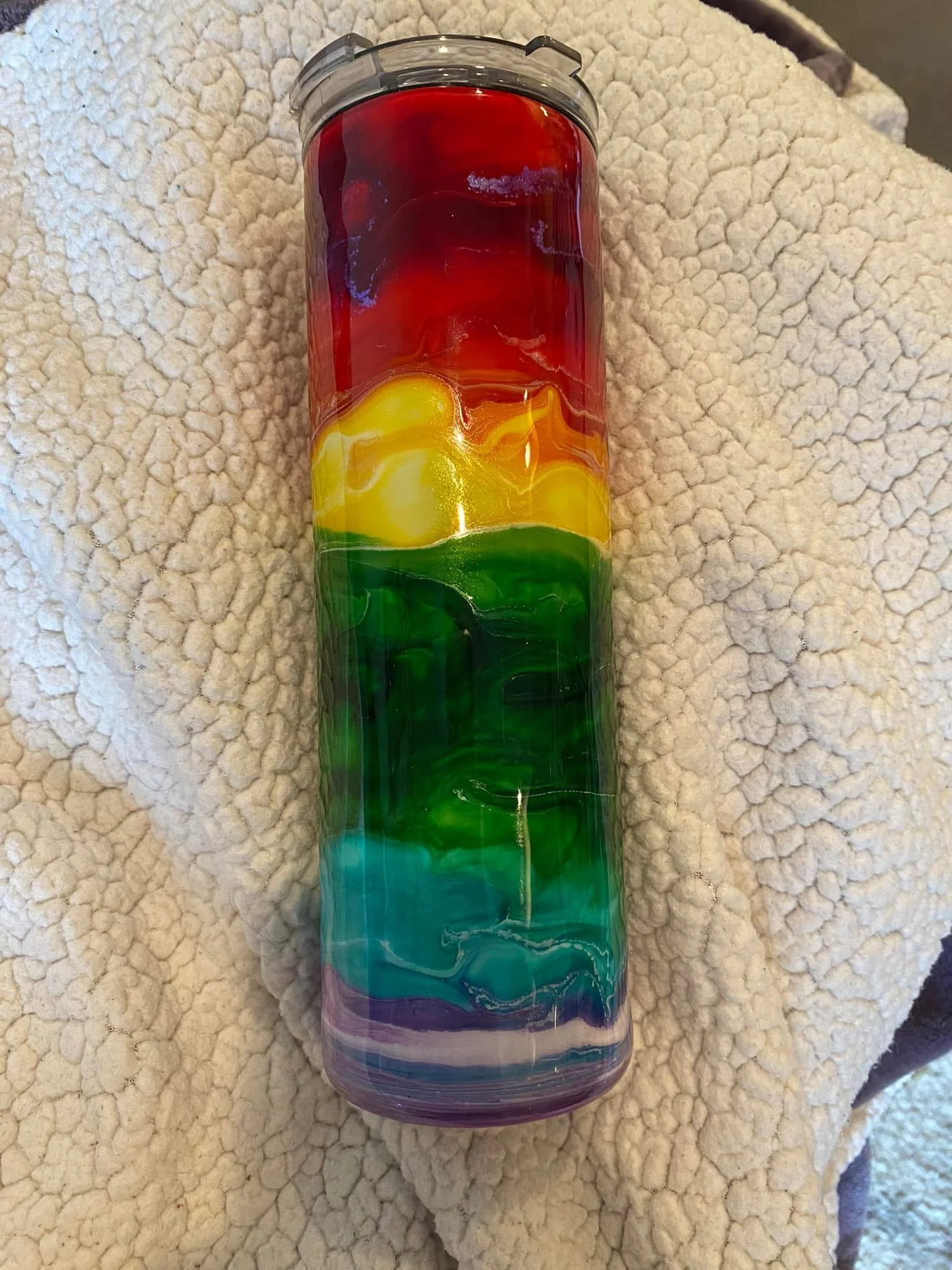 Rainbow swirl on white background 20 oz