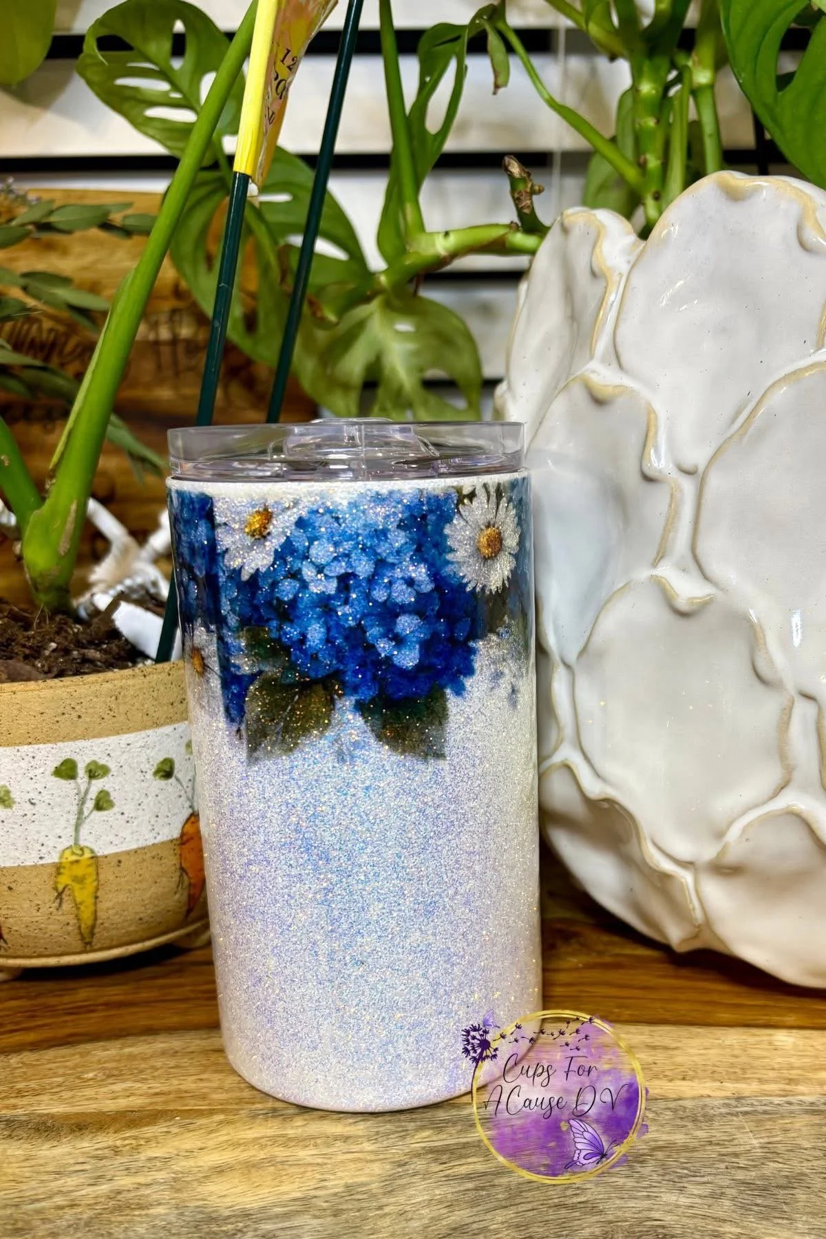 Hydrangea and daisies 12 oz