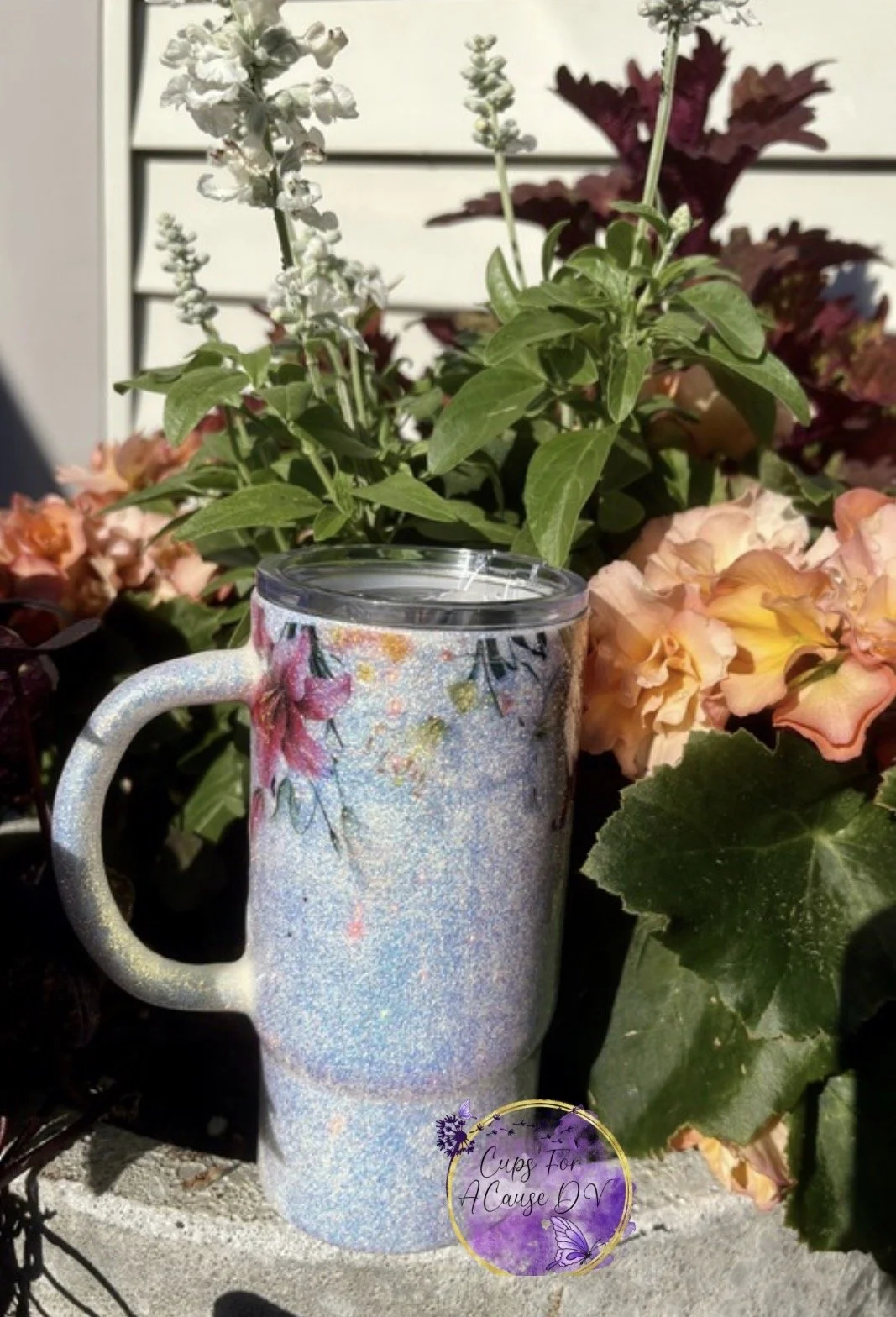 Lilys on white glitter 16 oz handle