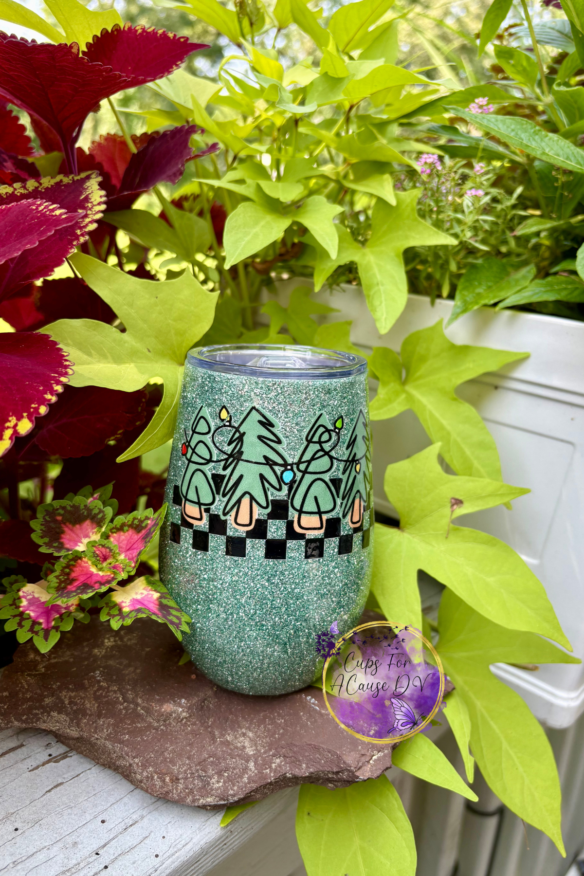Checkered Christmas tree wine