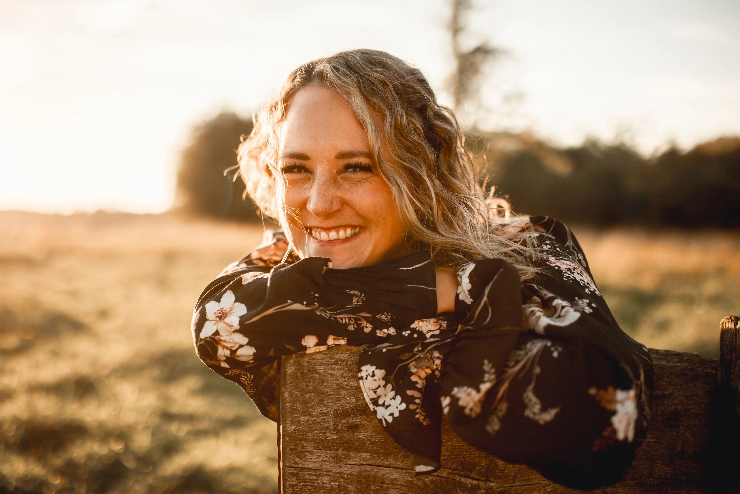 Heute hatte ich ein kleines Shooting mit meiner Cousine 🥰 Goldene Stunde, bisschen Schnacken, bisschen fotografieren 💛 Liebs!