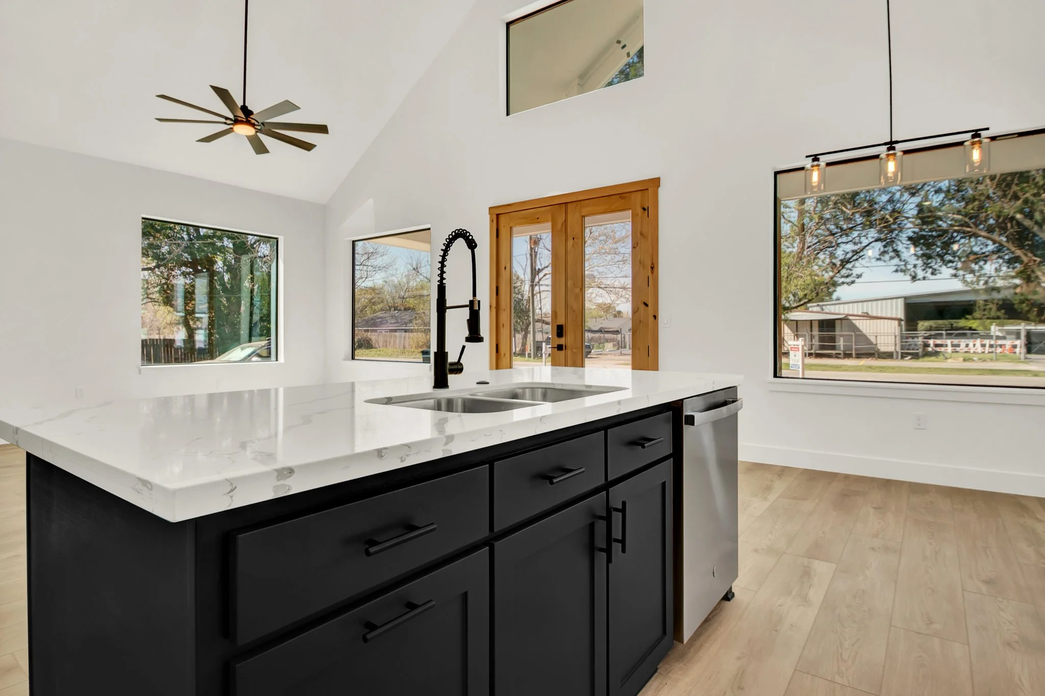 613 S Cherry St MLS-11.jpg