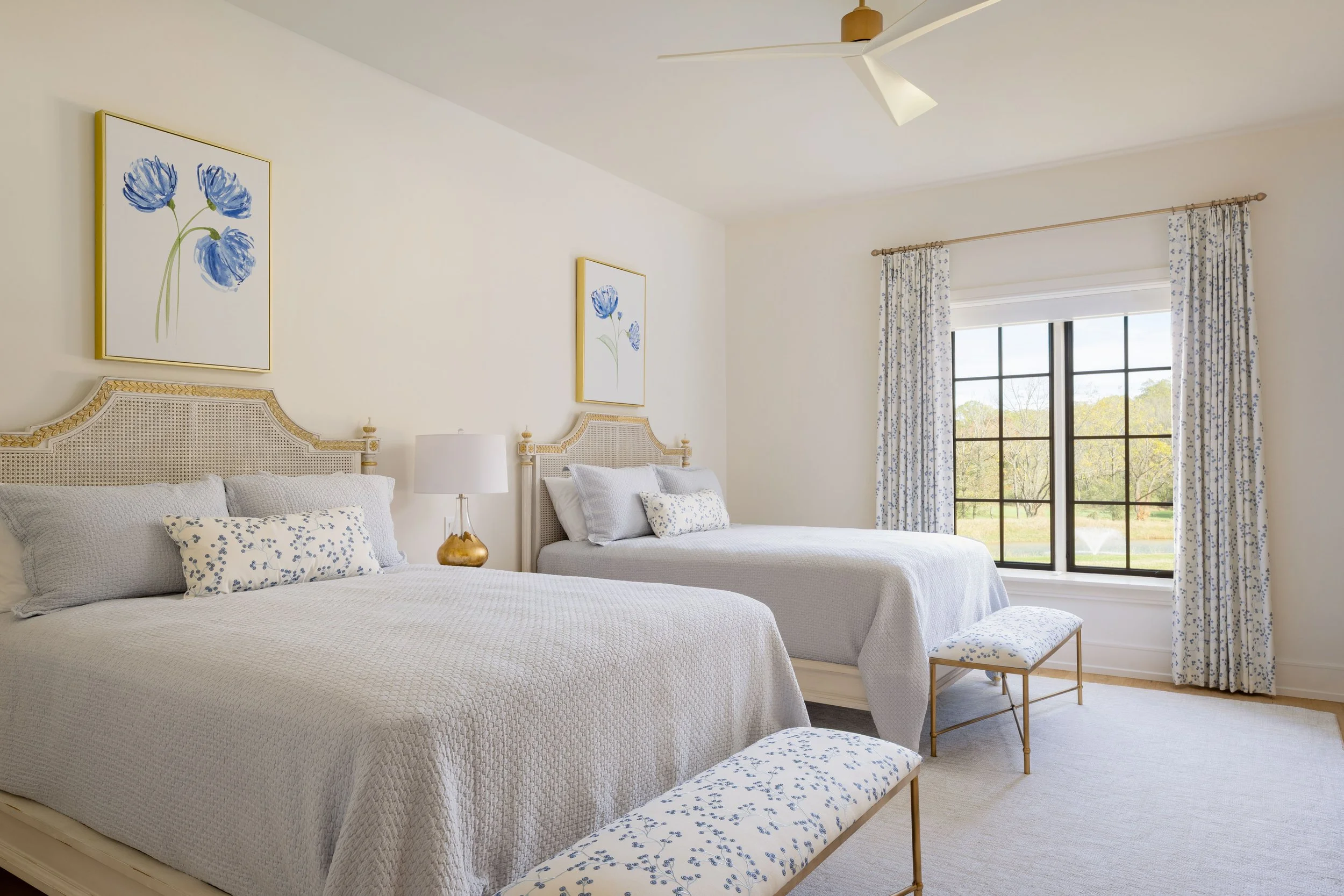 Copy of queen room 1.jpg