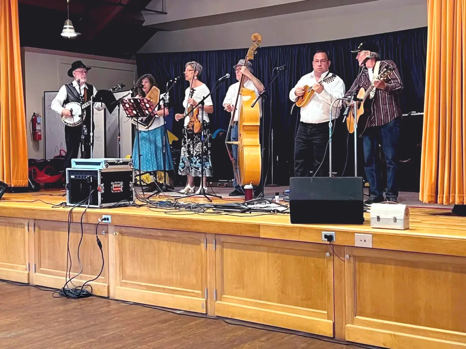 Live bluegrass band playing their instruments at The Retreat at St. Thomas’ Church Whitemarsh.