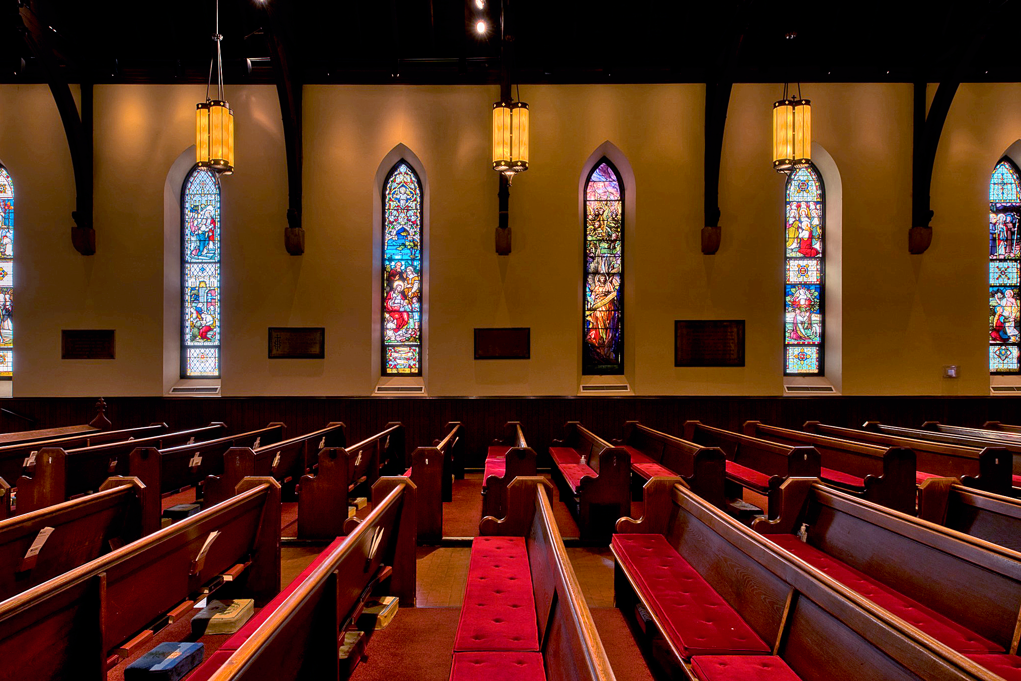 Main church interior at St. Thomas’ Church Whitemarsh.