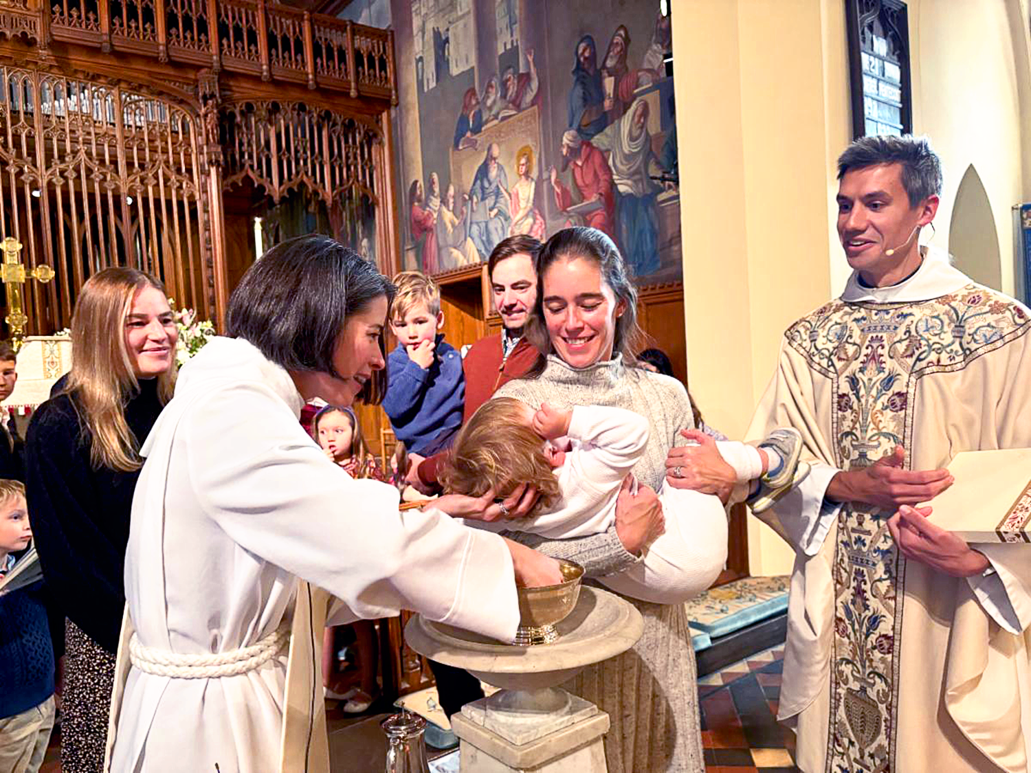 Mother Amy baptizing a young child at St. Thomas’ Church Whitemarsh.
