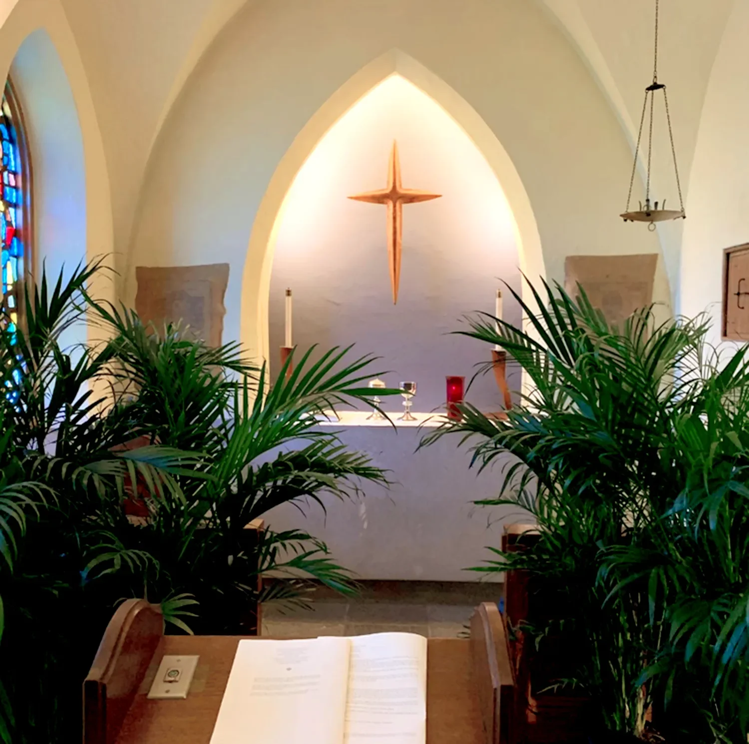 Service setup in Cheston Chapel at The Retreat at St. Thomas’ Church Whitemarsh.