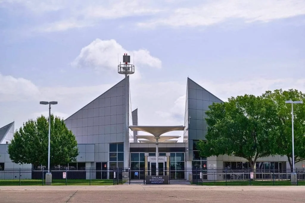Mobile aircraft detailing service at Dallas Executive Airport RBD