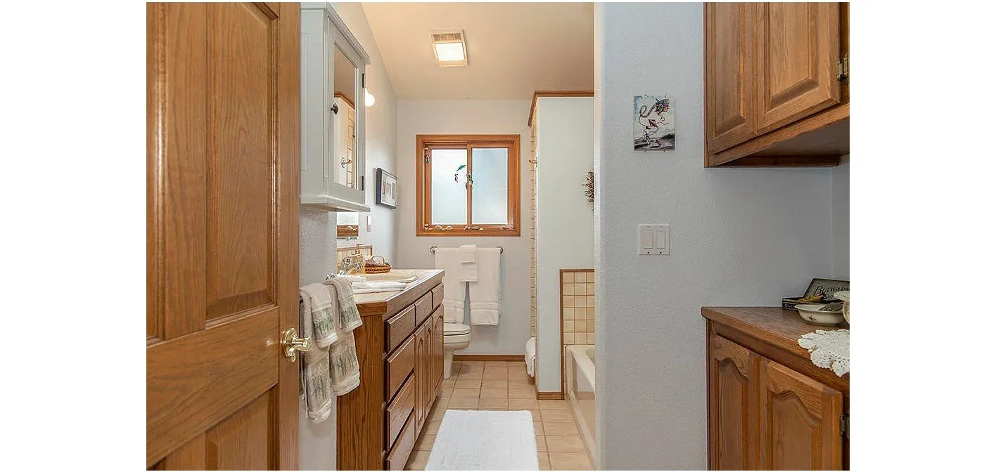 guest bath.jpg