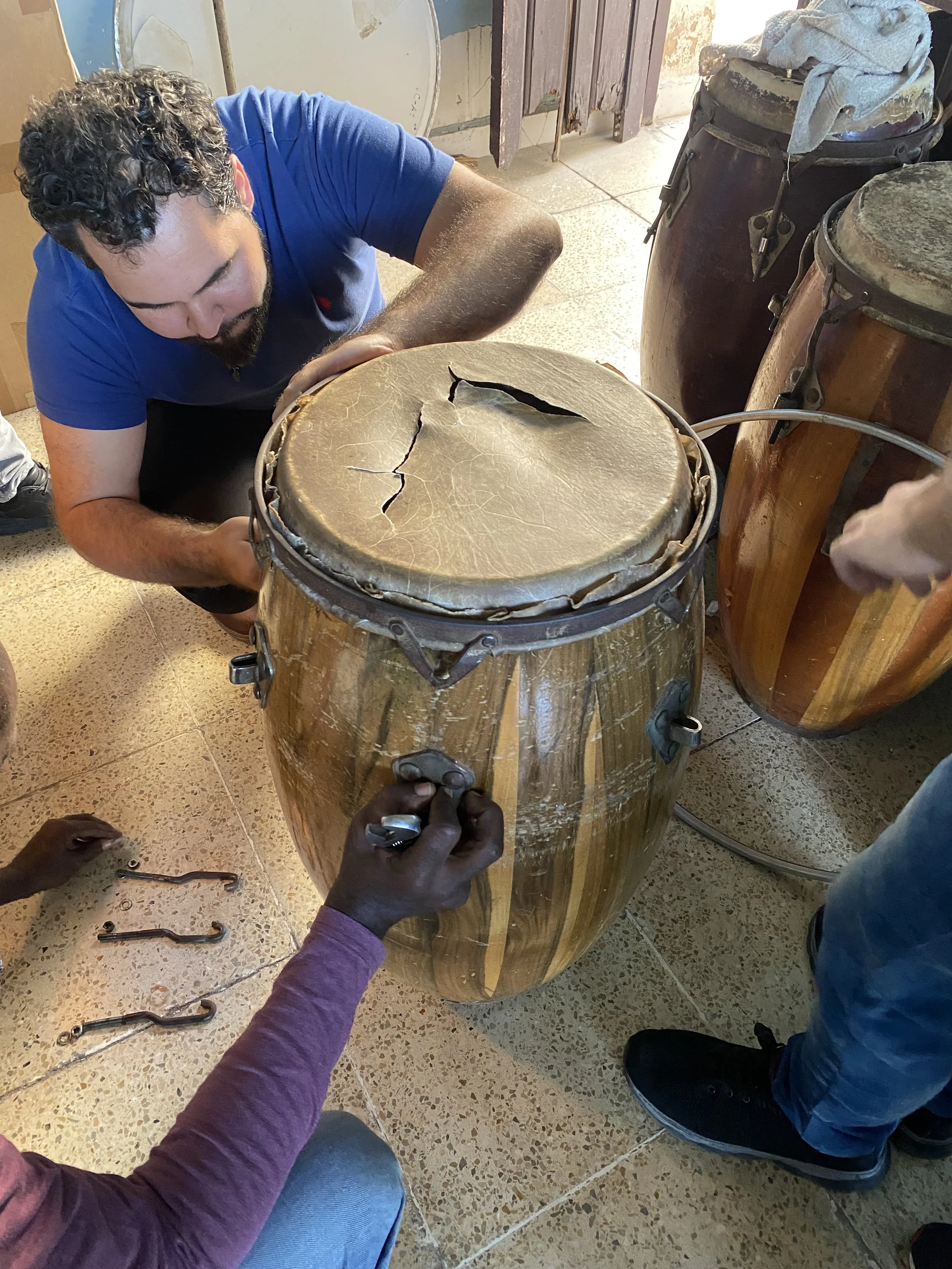 fixing broken drumheads with fresh drum skin