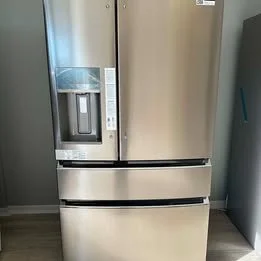 Frigidaire French Door with Ice & Water Dispenser Scratch & Dent