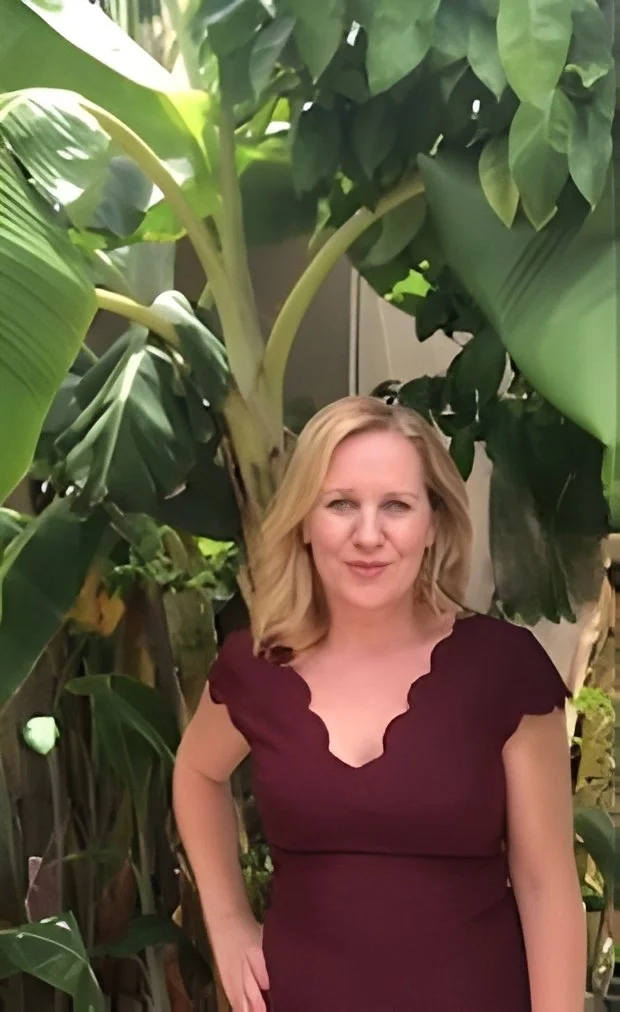 woman in front of banana tree (life coach)