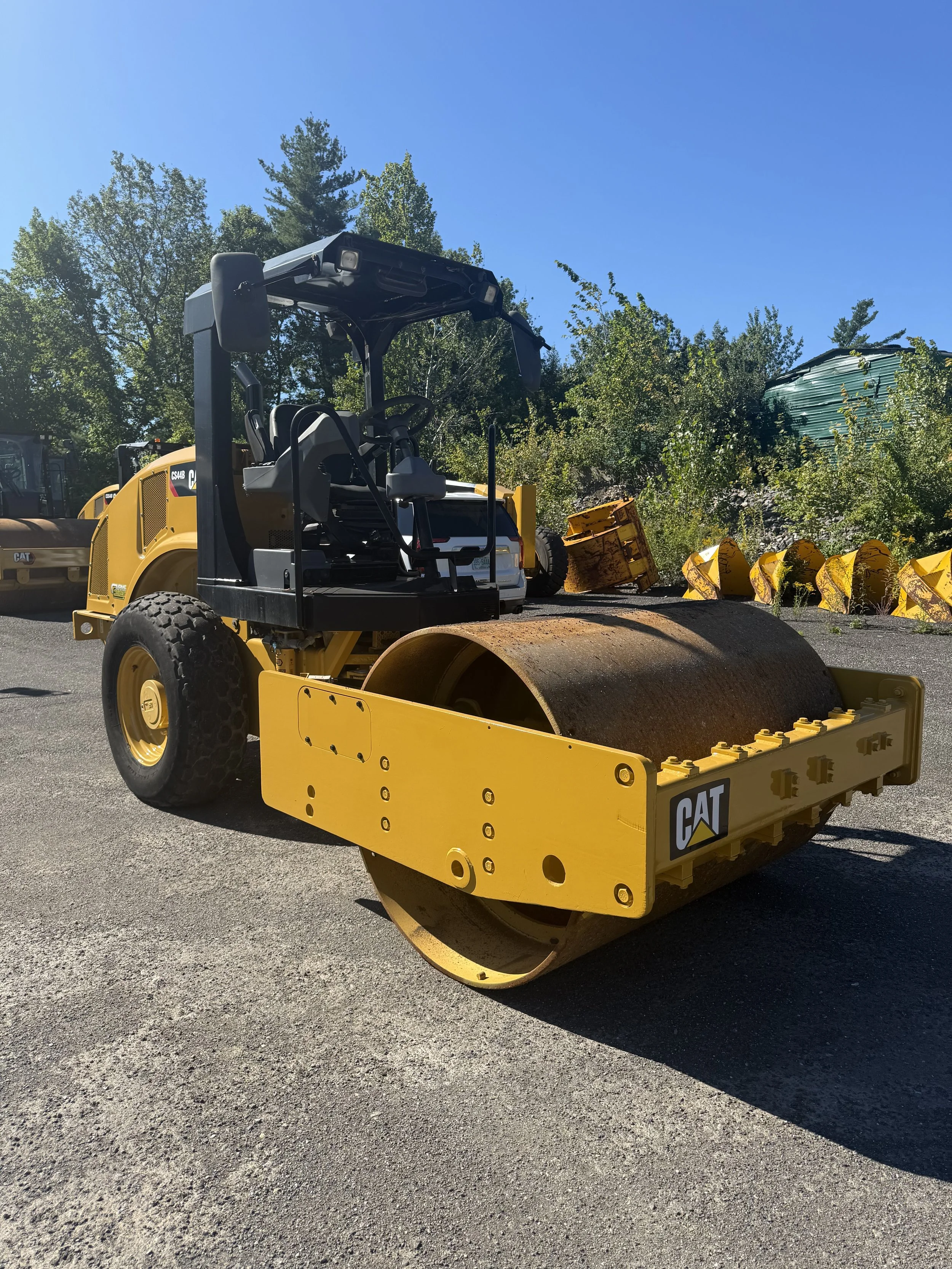 2016 Caterpillar CS44B Drum Roller