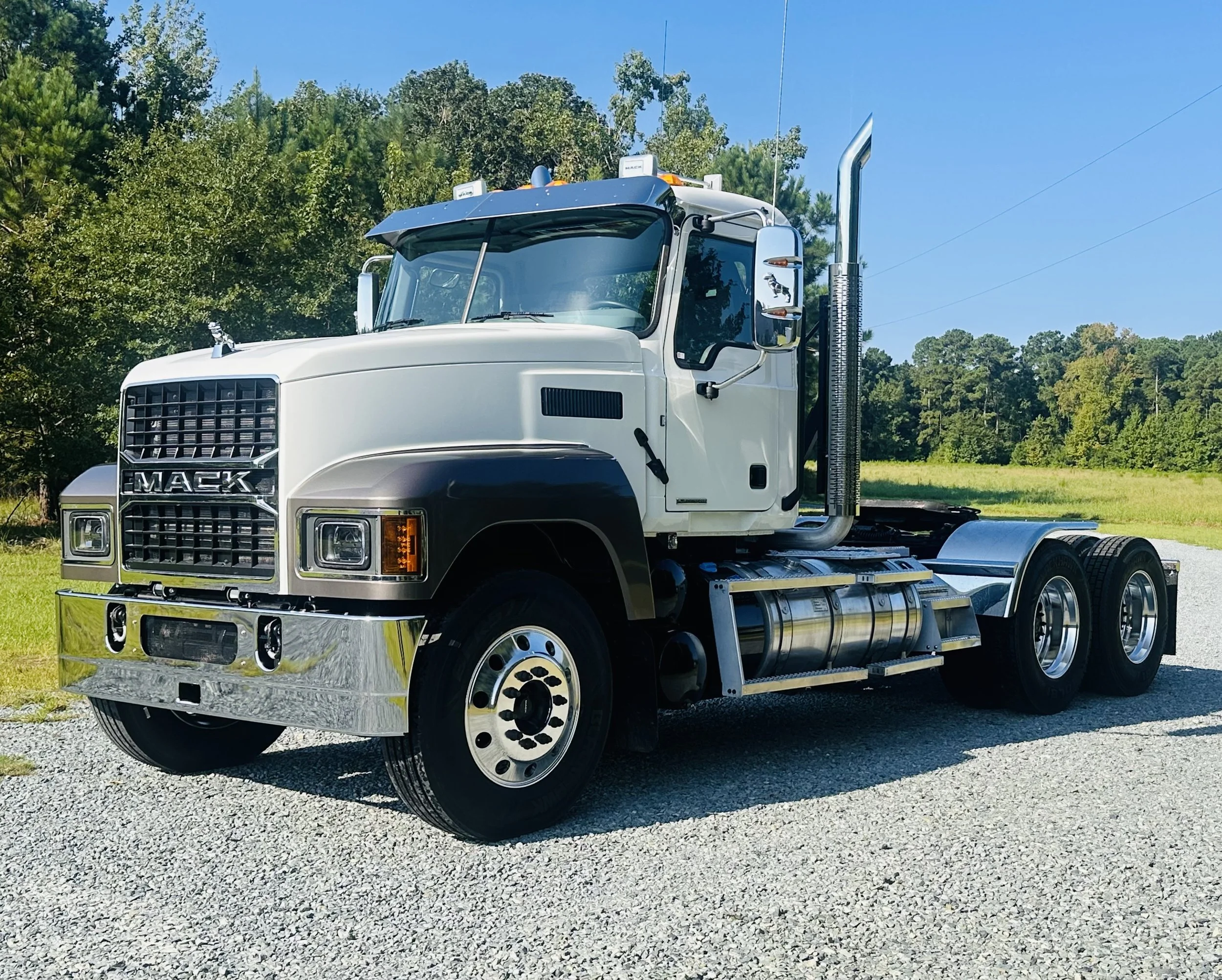 2025 Mack Pinnacle Tractor