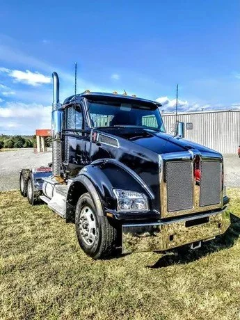 2023 Kenworth Model T880 Tractor