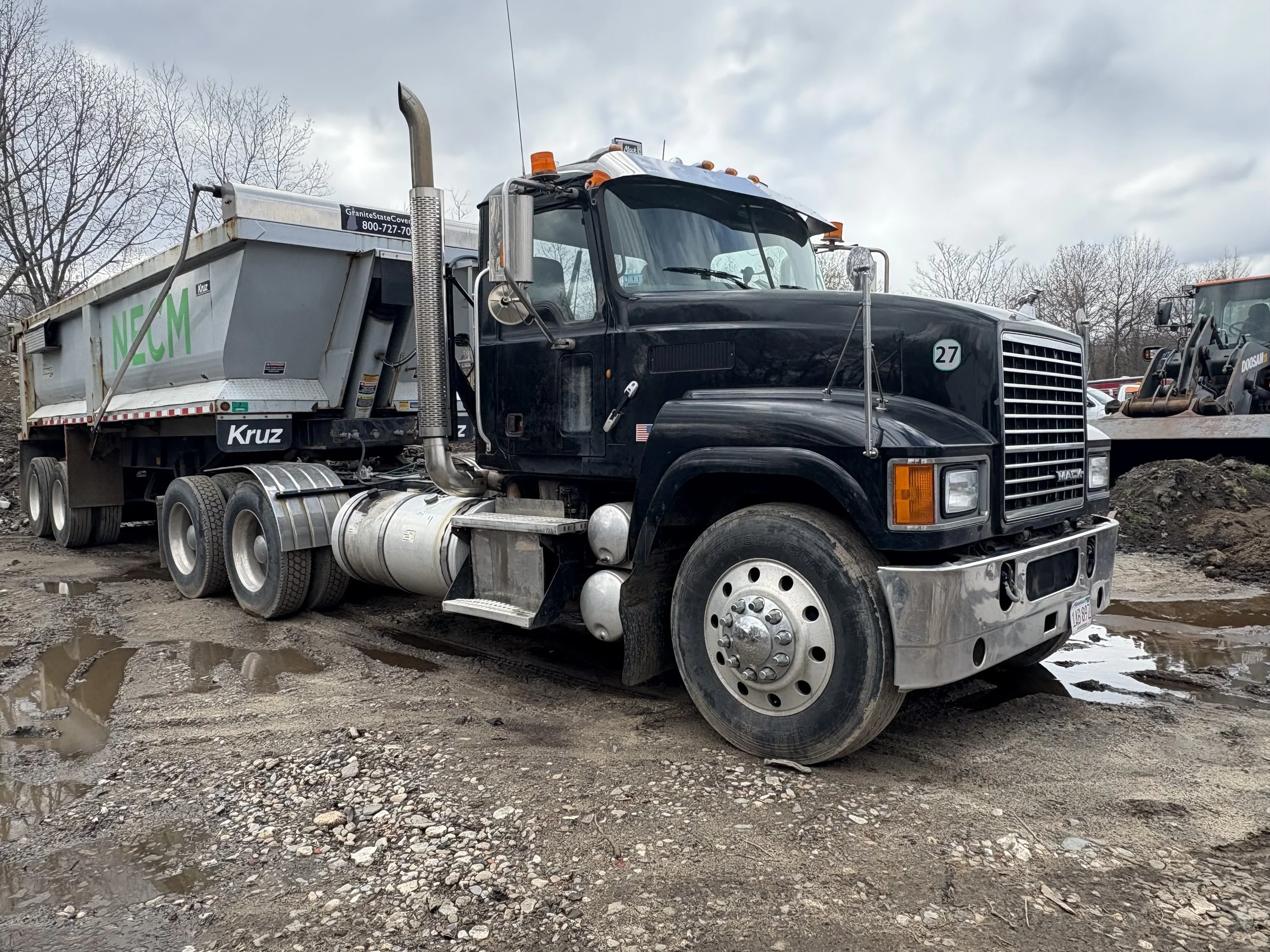 2010 Mack CHU613 Day Cab Tractor