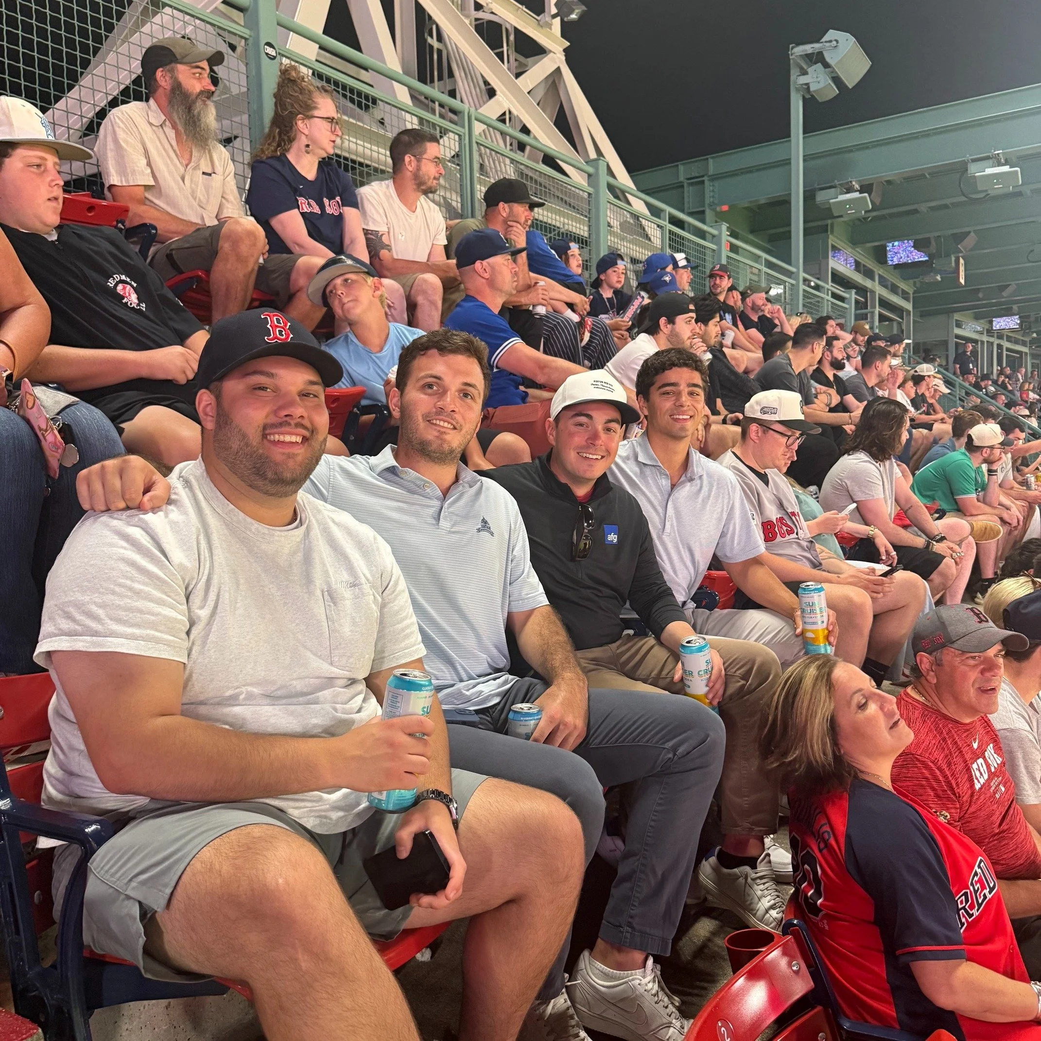 ☀️#FeelGoodFriday☀️

When the workday ends, the fun doesn&rsquo;t for the #UniversalFinance team! 😎

We&rsquo;re lucky to have a team that enjoys spending time together both in and out of the office. Red Sox games, golfing, and just good old-fashion