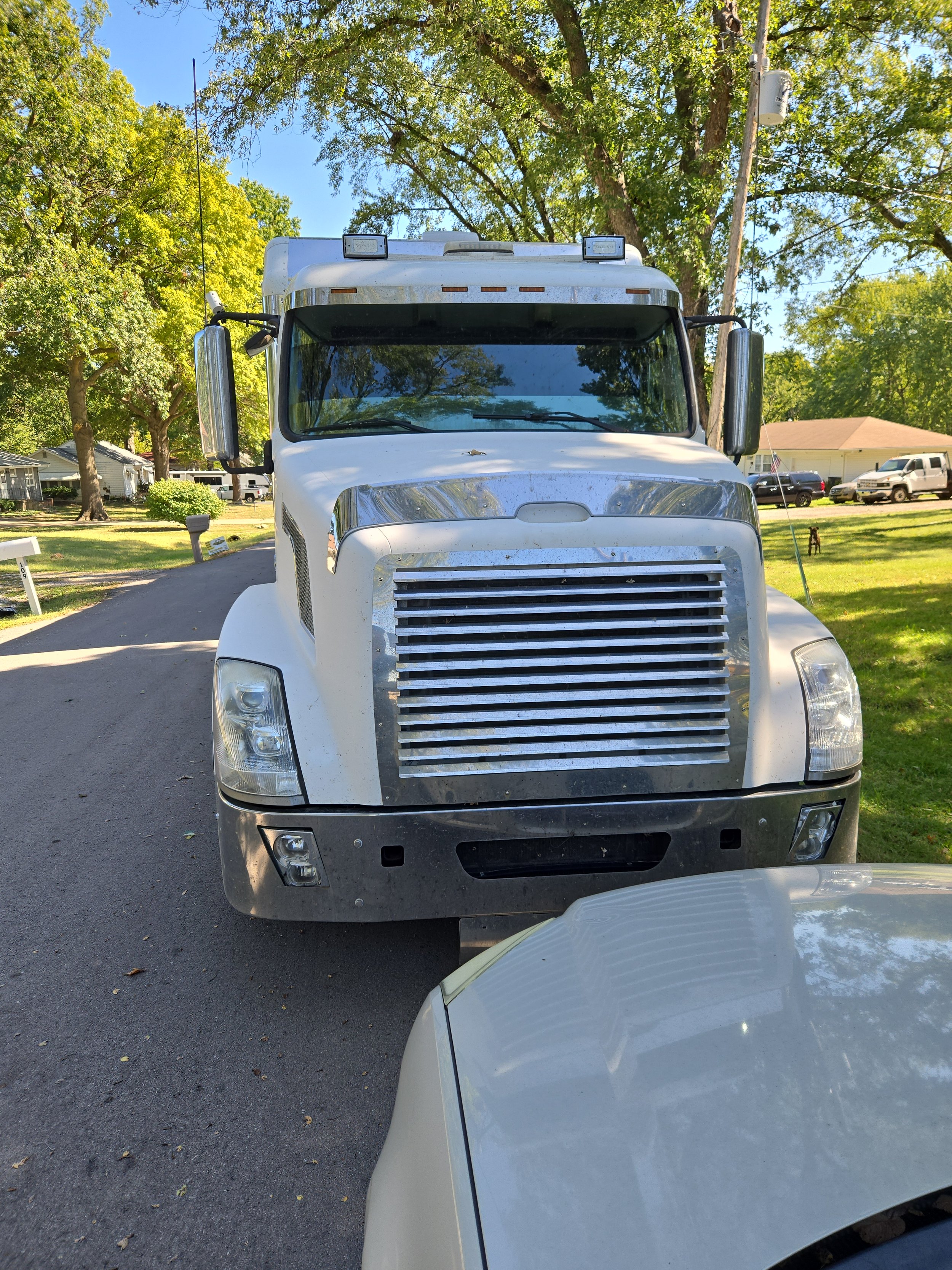 2007 Volvo VNL64T Sleeper Tractor