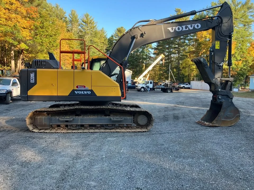 2022 Volvo EC220E Hydraulic Excavator