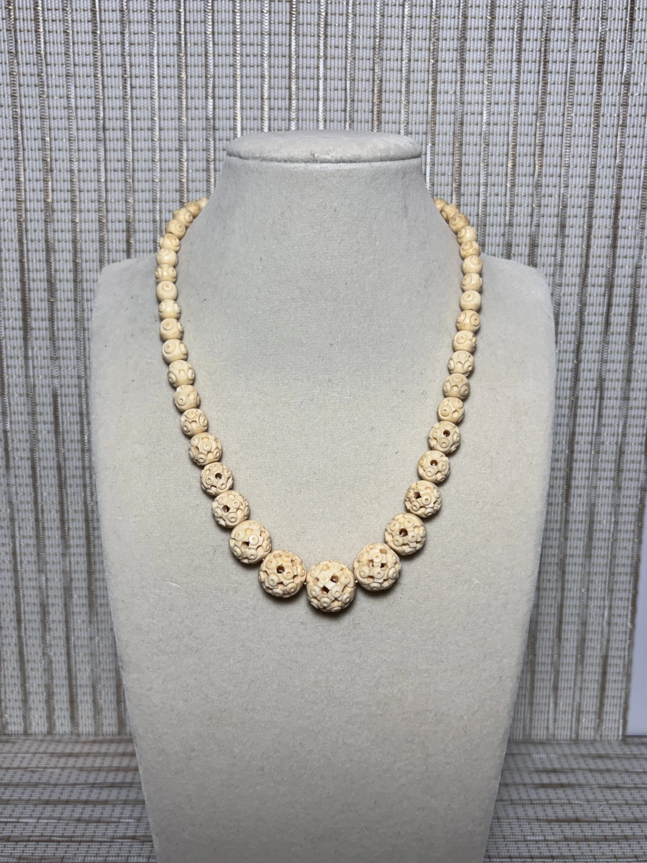 1930's Celluloid Beaded necklace