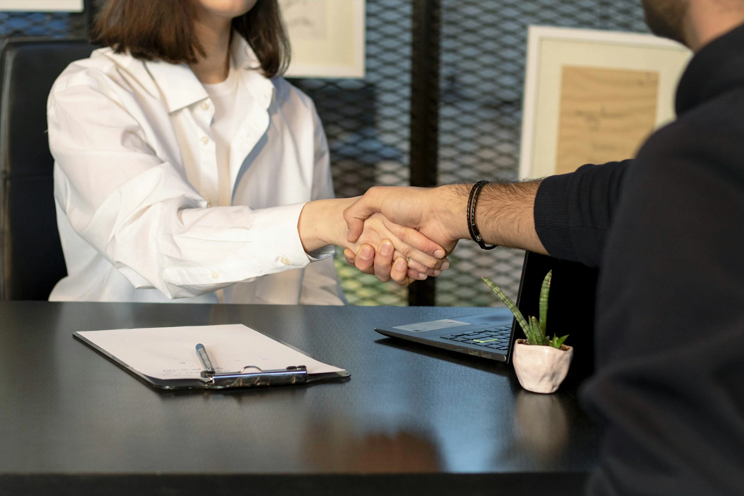 Career coaching consultation between TrueFit coach and recent college graduate