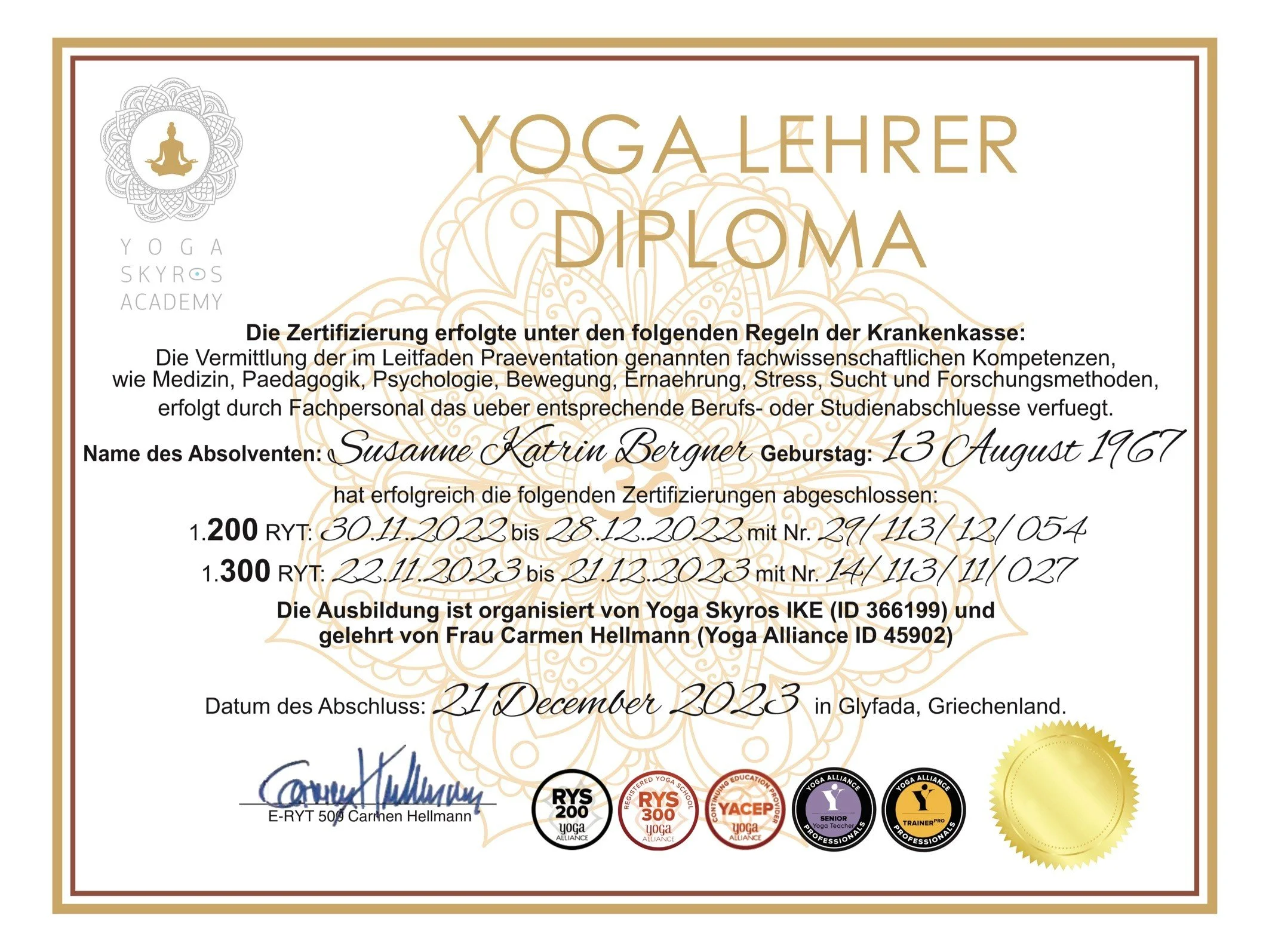 Zertifikat für Yoga-Lehrer-Ausbildung von Yoga Skyros Academy, mit Namen Susanne Katrin Bergner, Abschluss am 21. Dezember 2023, in Griechenland, mit Stempel und Unterschrift.