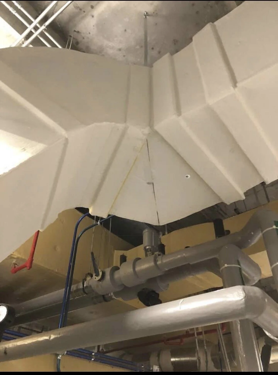 Commercial HVAC duct insulation system installed by Vali Shield, LLC. Insulated ductwork designed to improve energy efficiency, maintain temperature control, and support long-term HVAC performance.