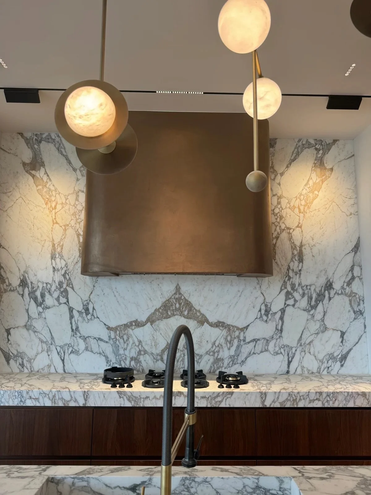 metal-plaster-kitchen-hood-front.jpeg