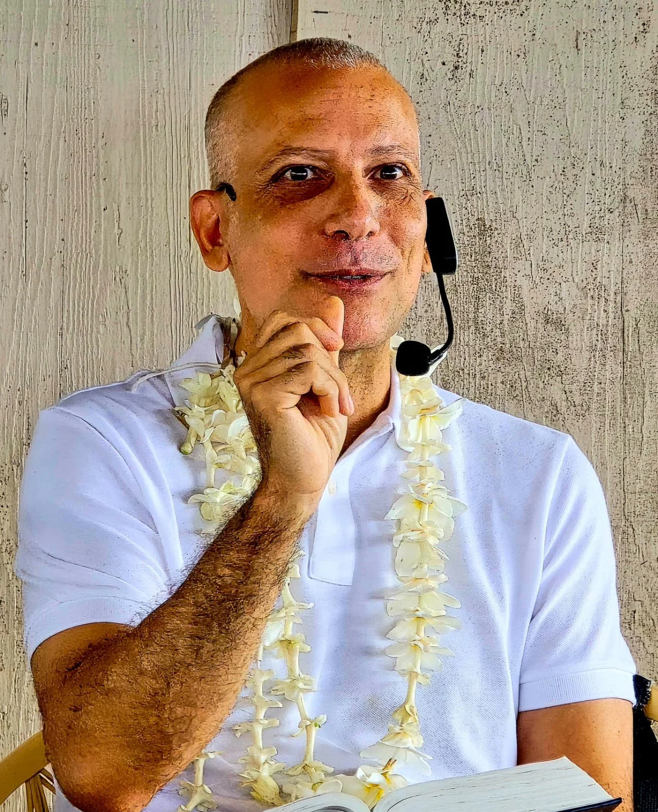 Guest speaker wearing lei during Sunday service at New Thought Center of Hawaiʻi