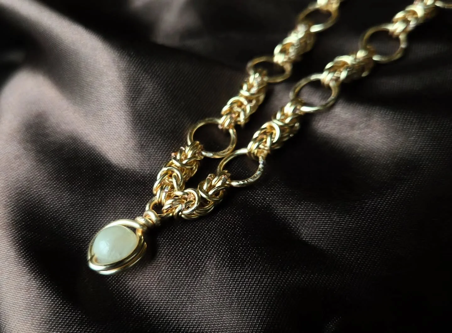 New piece to transport you back in time 😱

✨ Handcrafted Chain Mail Necklace | Hypoallergenic | Nickel-Free | Non-Tarnish Copper &amp; Stainless Steel ✨

Elevate your jewelry collection. Designed for both beauty and durability, this piece blends med