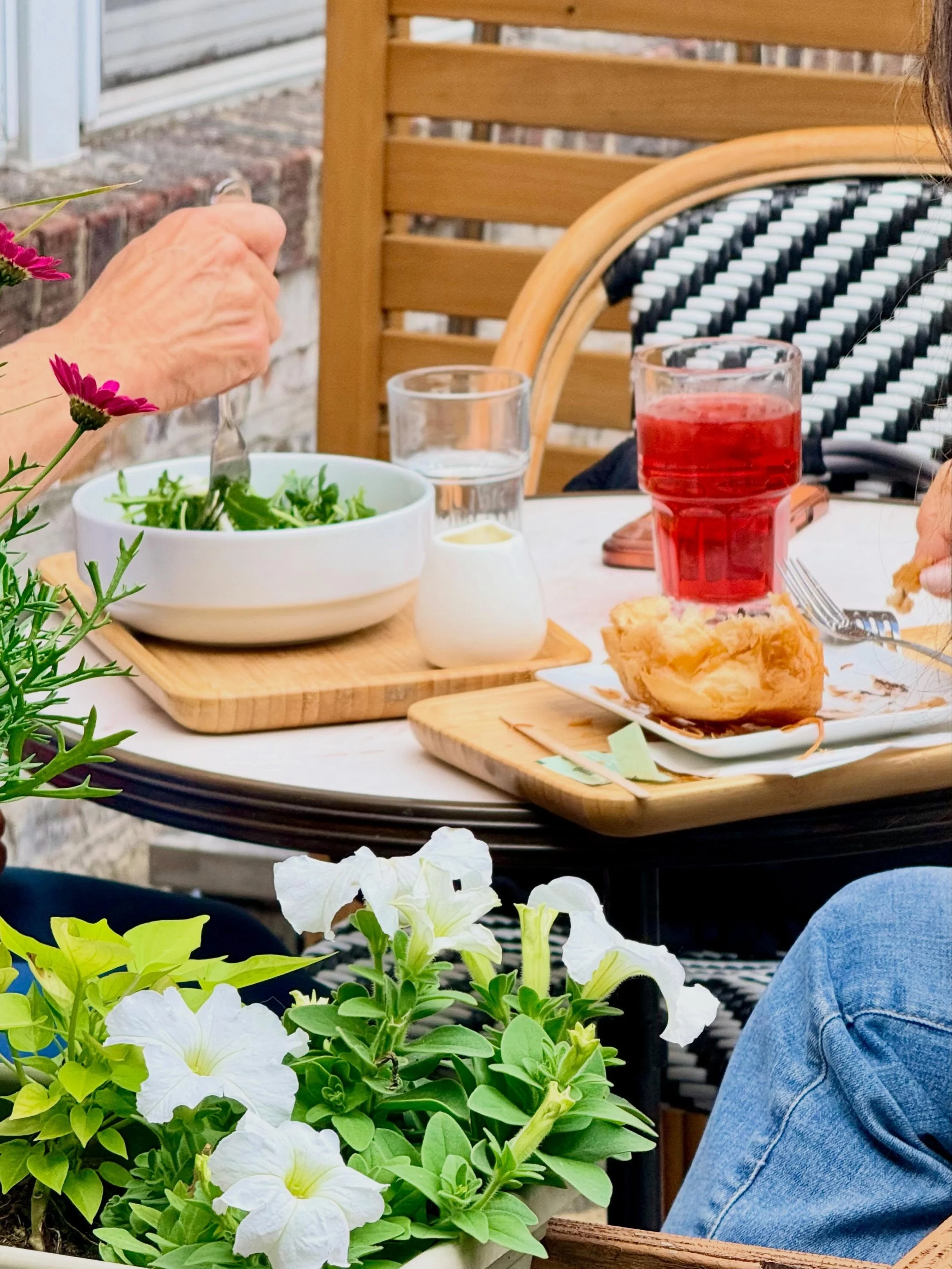 Patio lunch break.

#summercoffee #wilmette #northshorechicago #secretgarden #lunch
