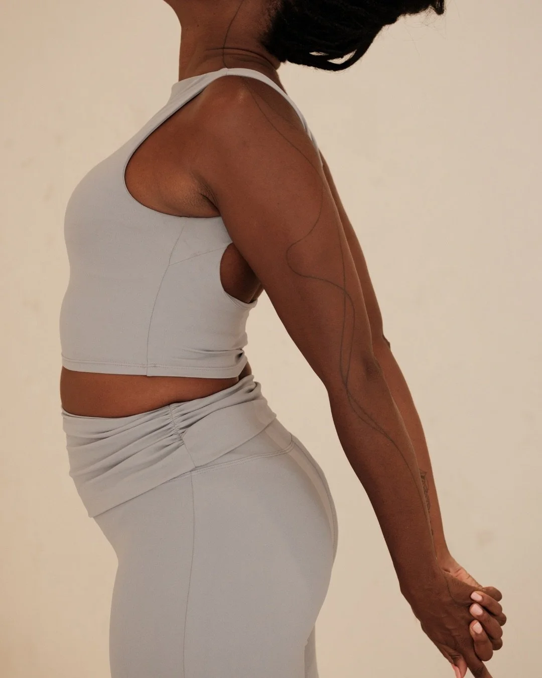 Side profile of a Pilates practitioner in a lateral stretch — AOP flagship courses in applied anatomy, biomechanics, and motor learning for Pilates instructors