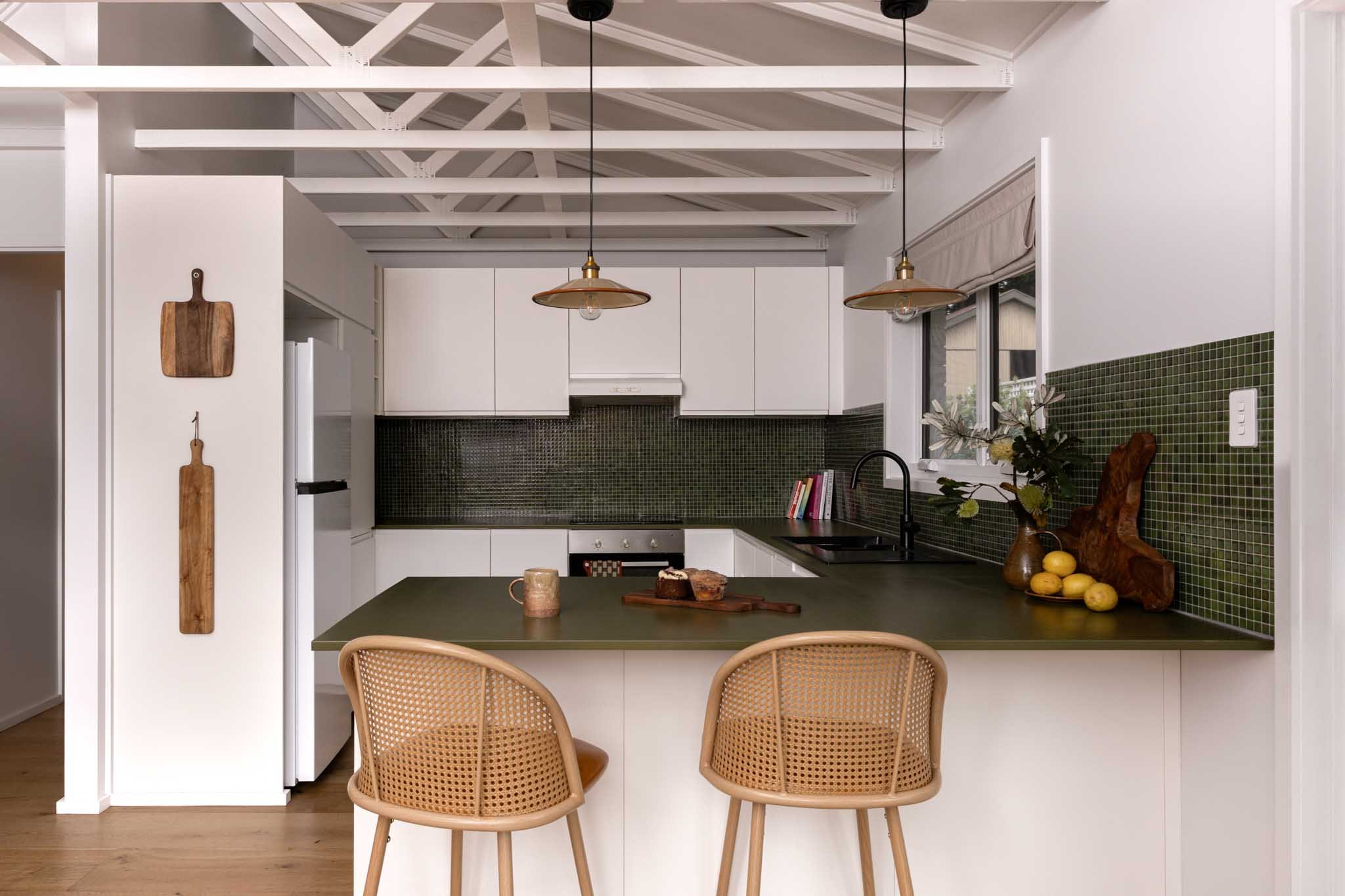 Wondervale Sunken Living Room 3-Bedroom House Accommodation in Burrawang, Southern Highlands  Green kitchen tiles